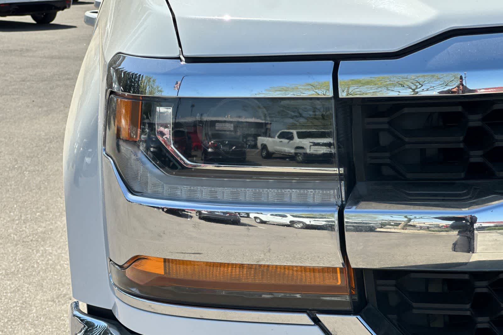 Thumbnail: 2018 Chevrolet Silverado 1500 - 30