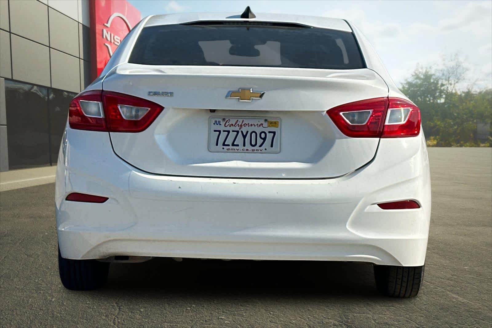 Thumbnail: 2017 Chevrolet Cruze - 8