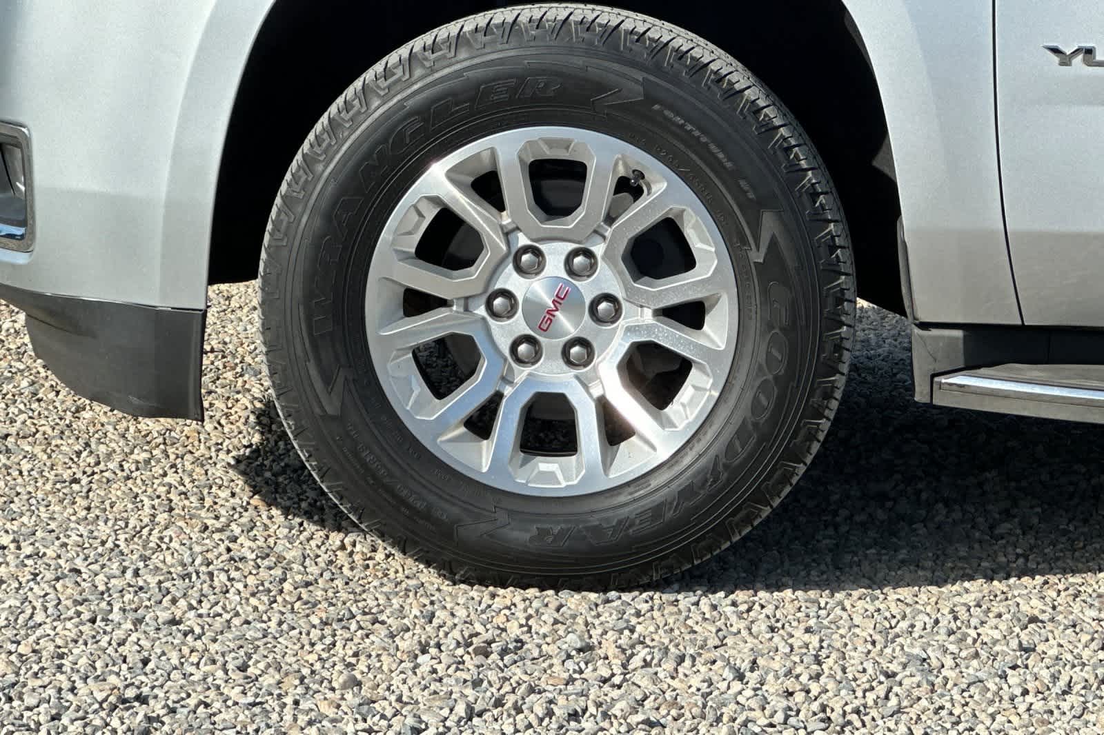 Thumbnail: 2015 GMC Yukon - 26