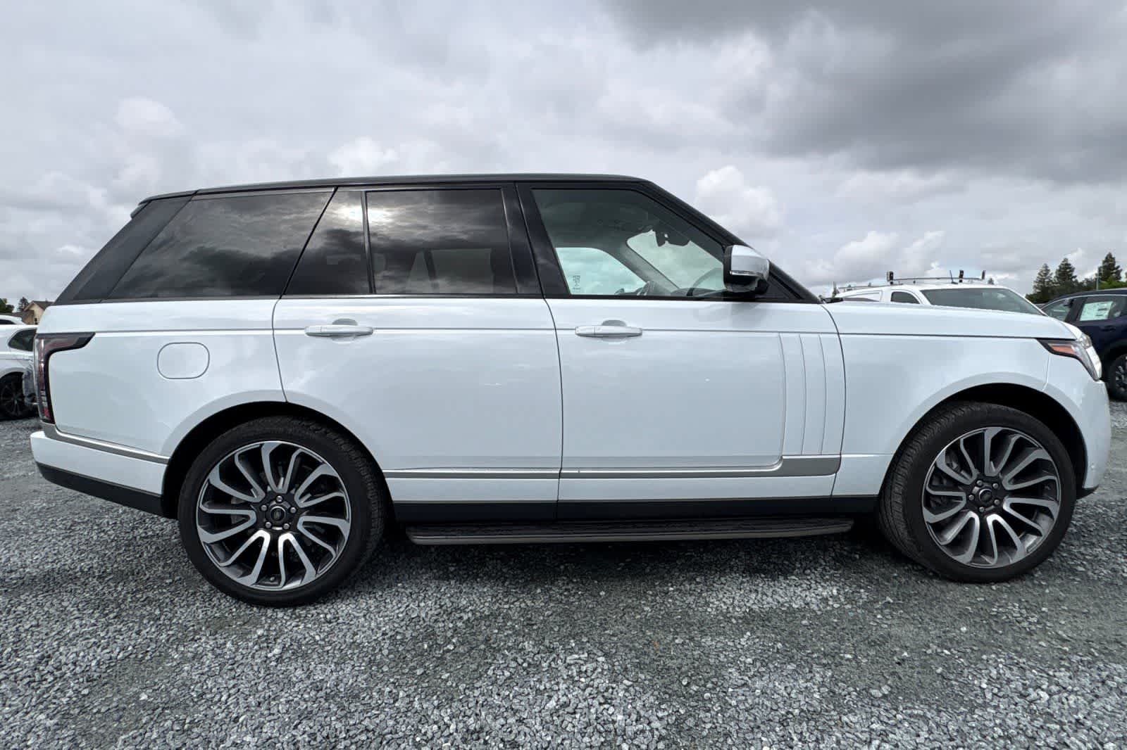Thumbnail: 2017 Land Rover Range Rover - 9