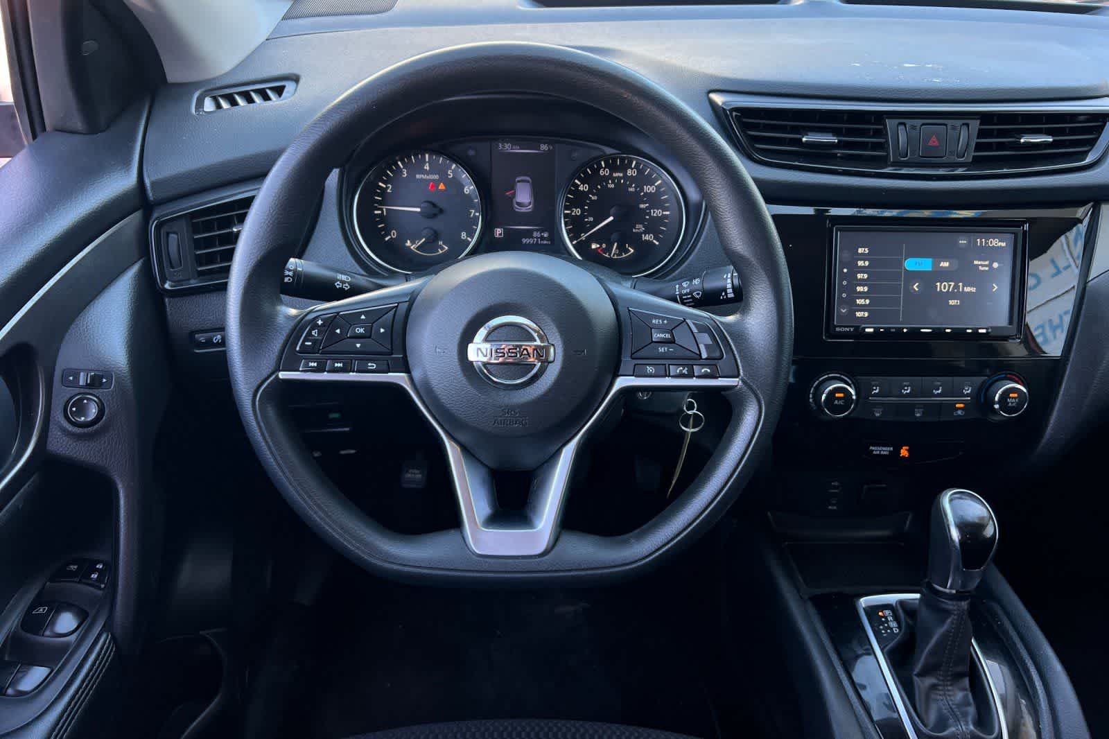 Thumbnail: 2018 Nissan Rogue Sport - 16