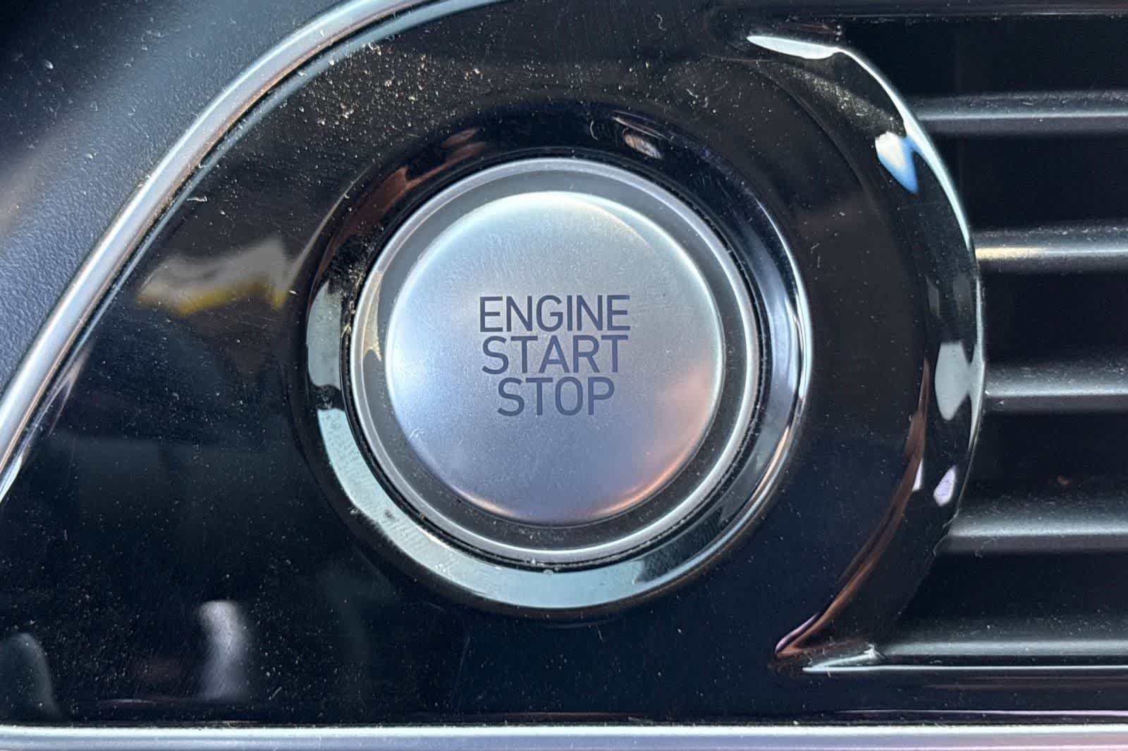 Thumbnail: 2019 Genesis G70 - 23