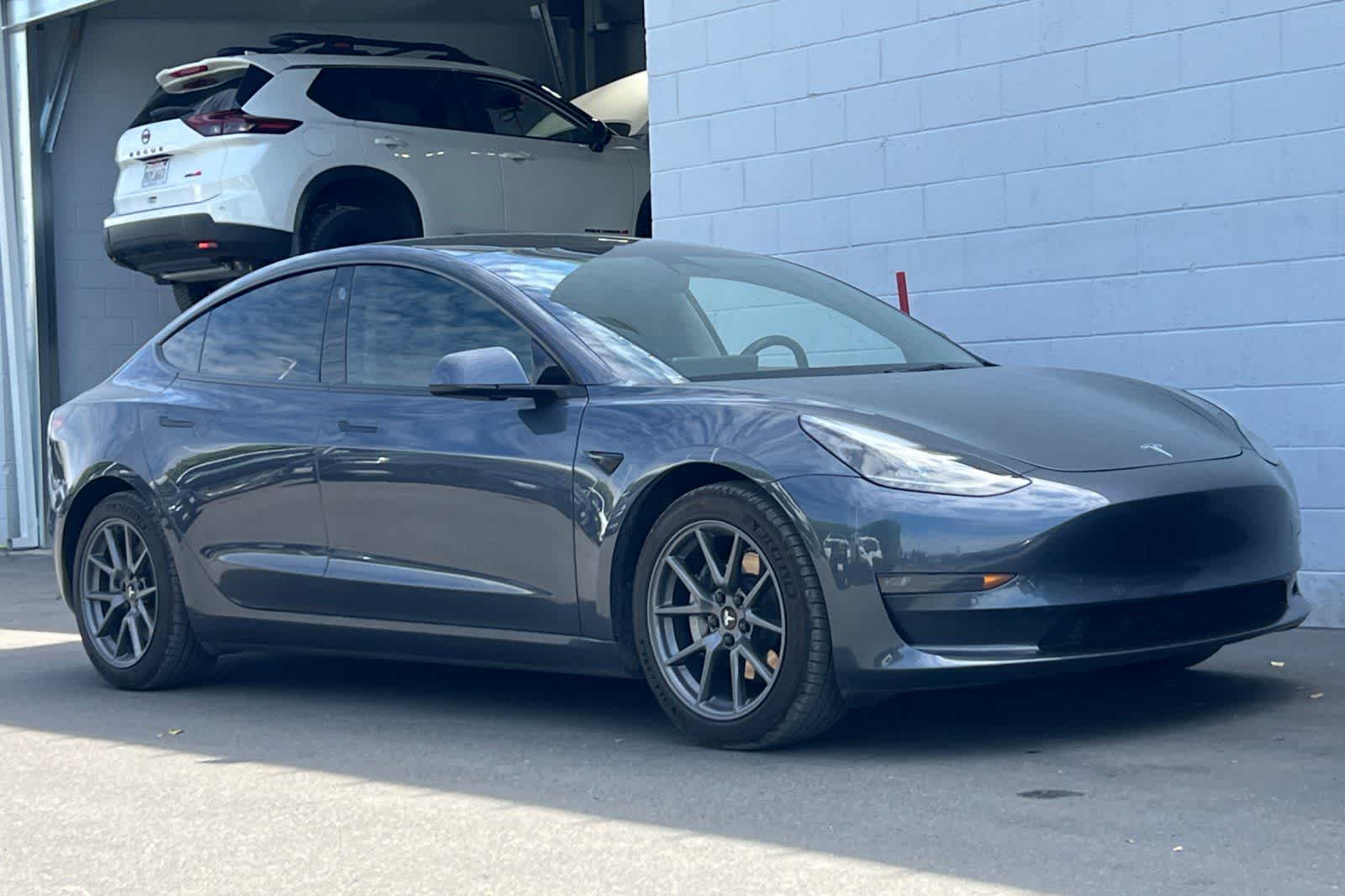 Thumbnail: 2022 Tesla Model 3 - 10