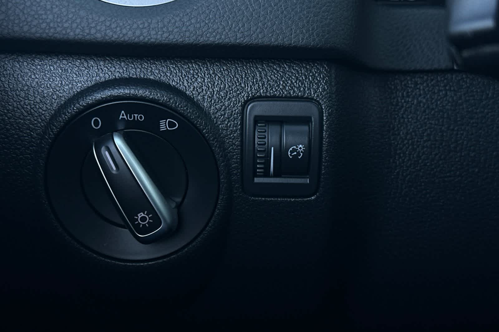 Thumbnail: 2017 Volkswagen Tiguan - 30