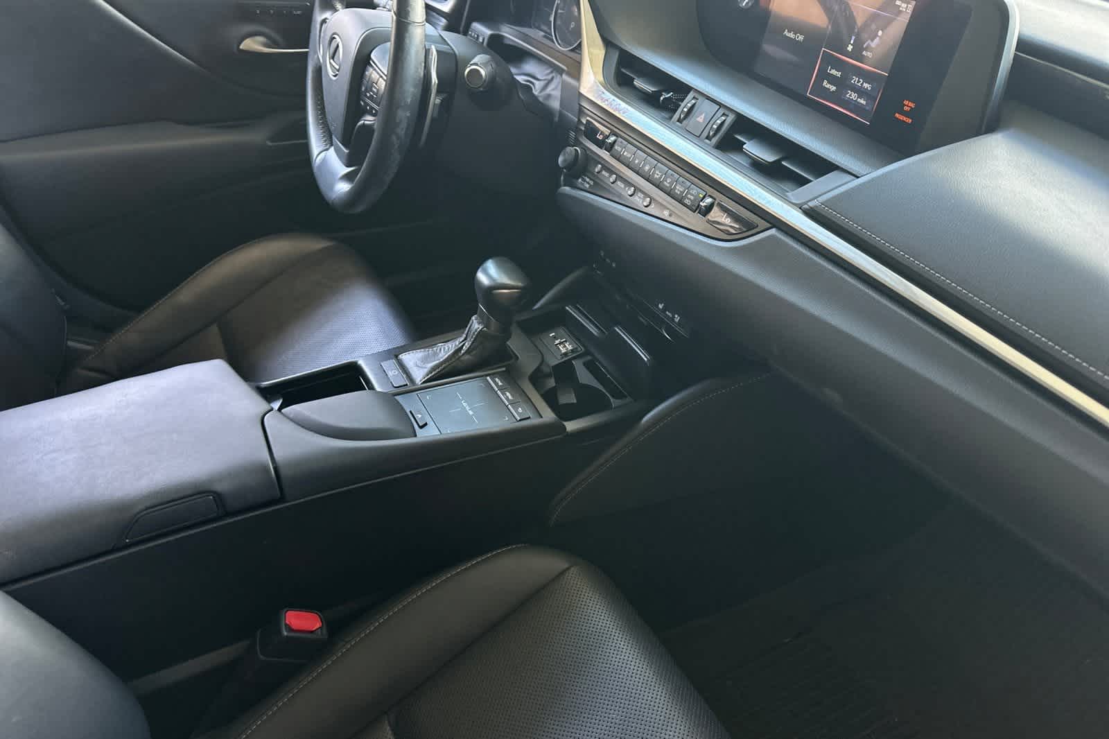 Thumbnail: 2020 Lexus ES - 18