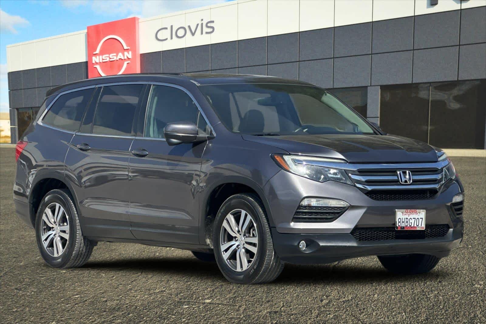 Thumbnail: 2017 Honda Pilot - 10