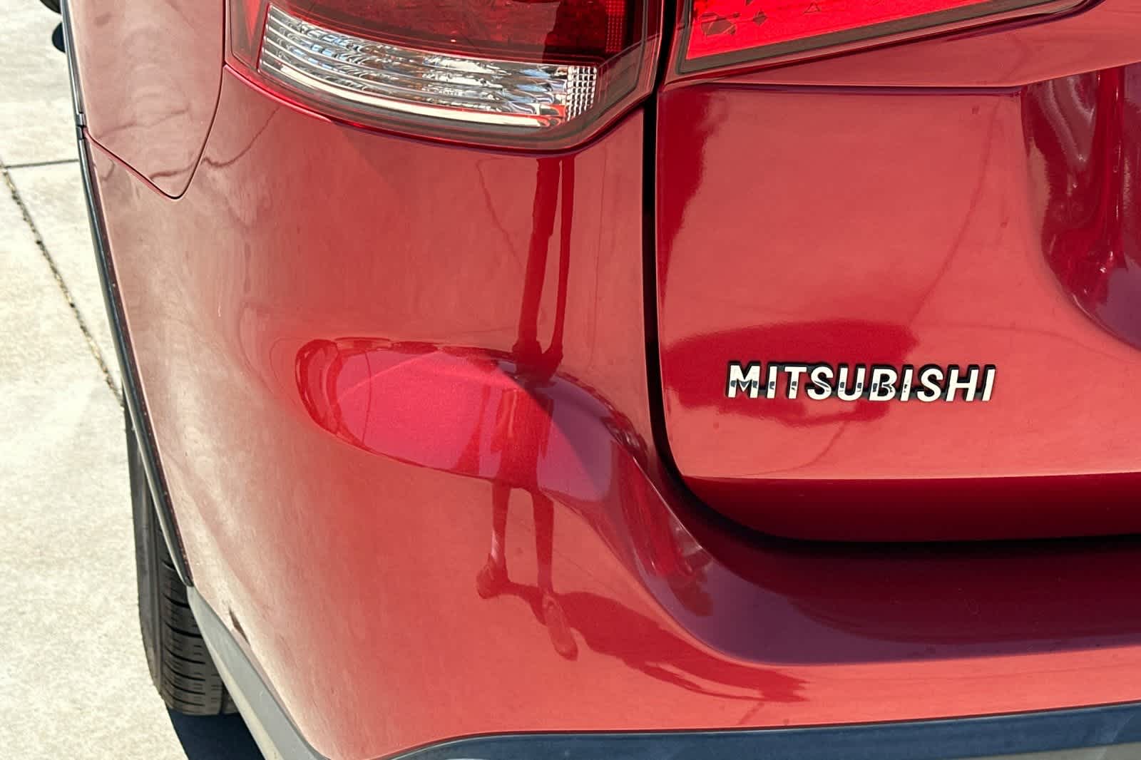 Thumbnail: 2017 Mitsubishi Outlander - 13