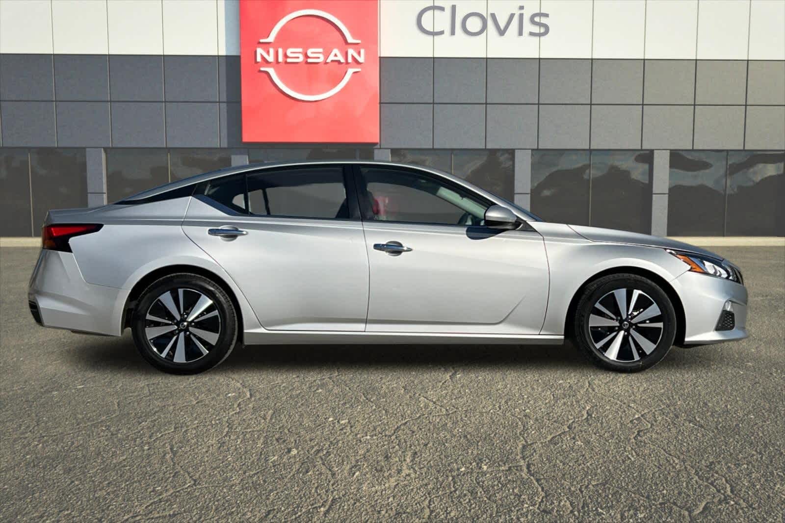 Thumbnail: 2022 Nissan Altima - 9