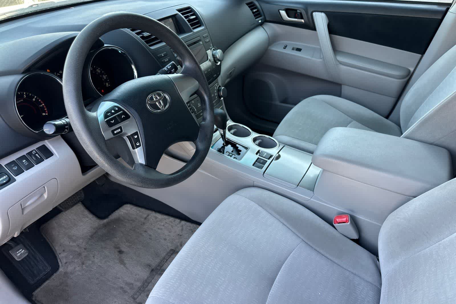 Thumbnail: 2011 Toyota Highlander - 14