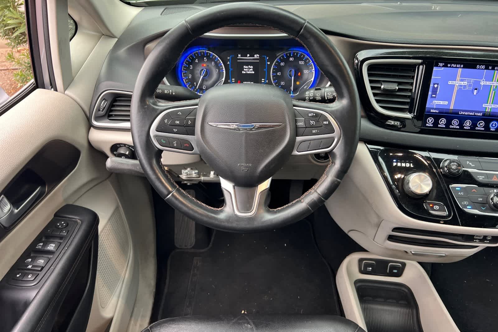 Thumbnail: 2017 Chrysler Pacifica - 17