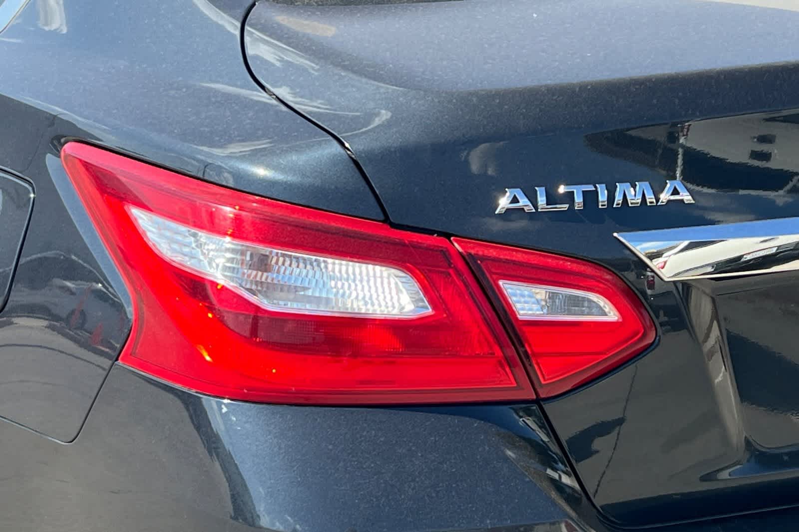 Thumbnail: 2017 Nissan Altima - 13