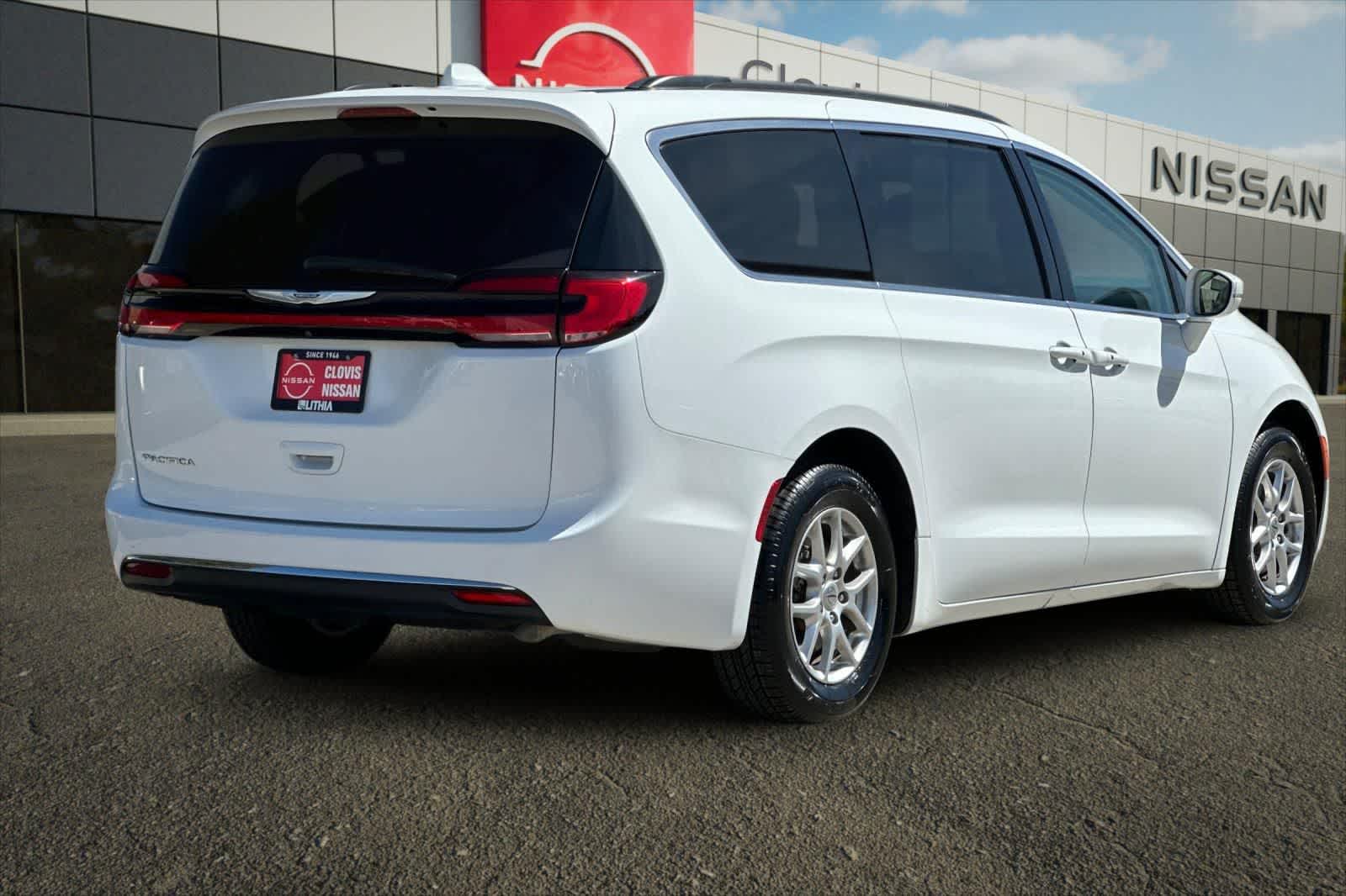 Thumbnail: 2022 Chrysler Pacifica - 3
