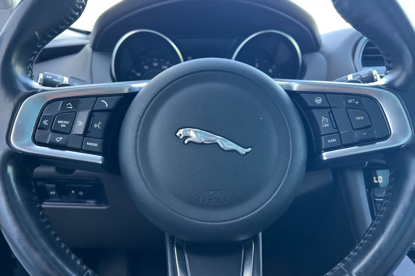 Thumbnail: 2018 Jaguar F-Pace - 25