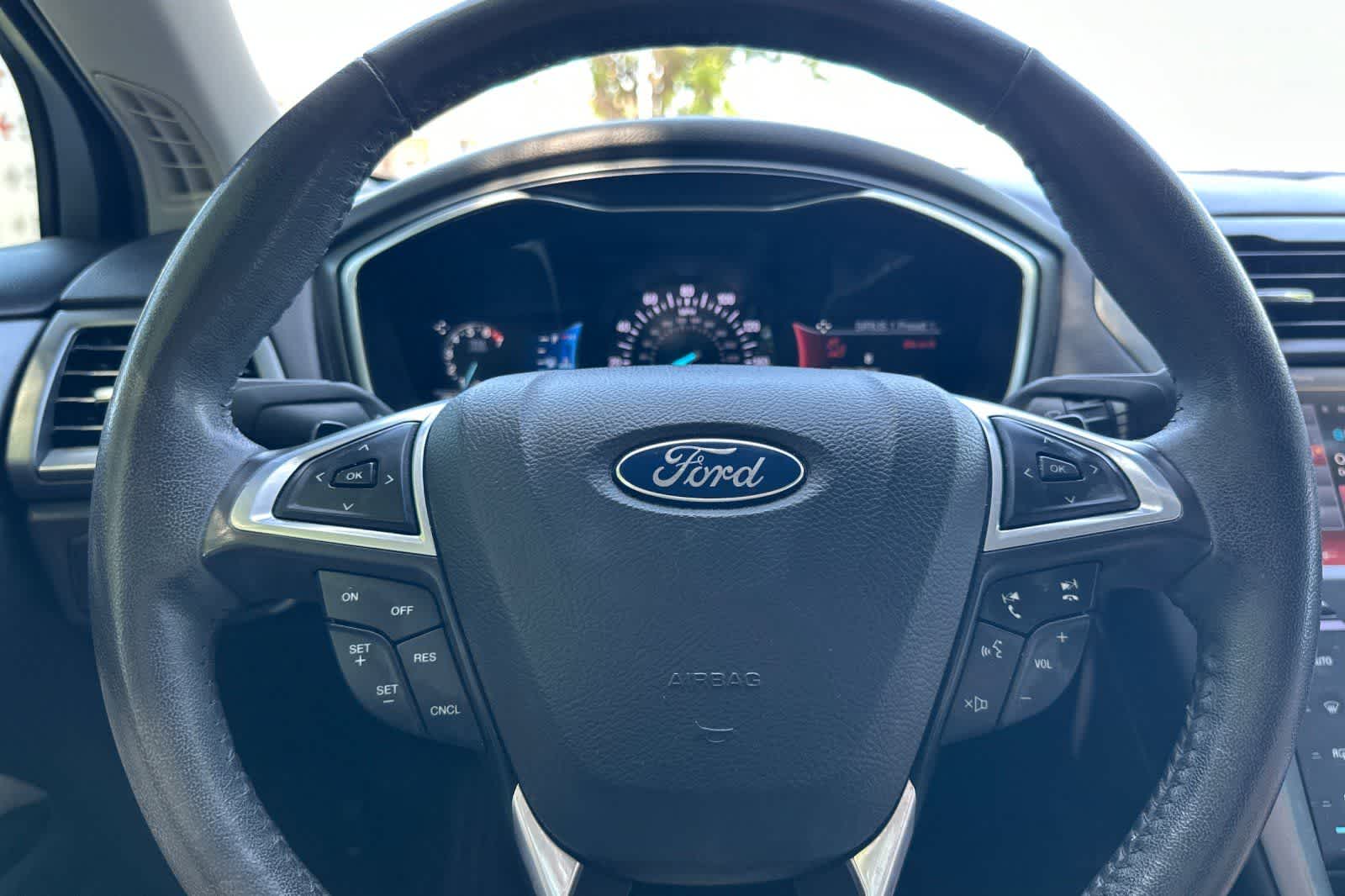 Thumbnail: 2015 Ford Fusion - 24