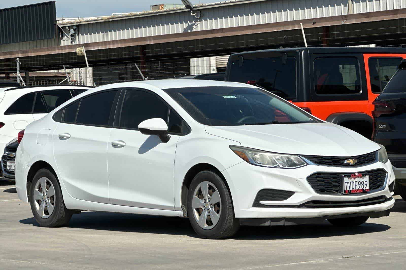 Thumbnail: 2017 Chevrolet Cruze - 10