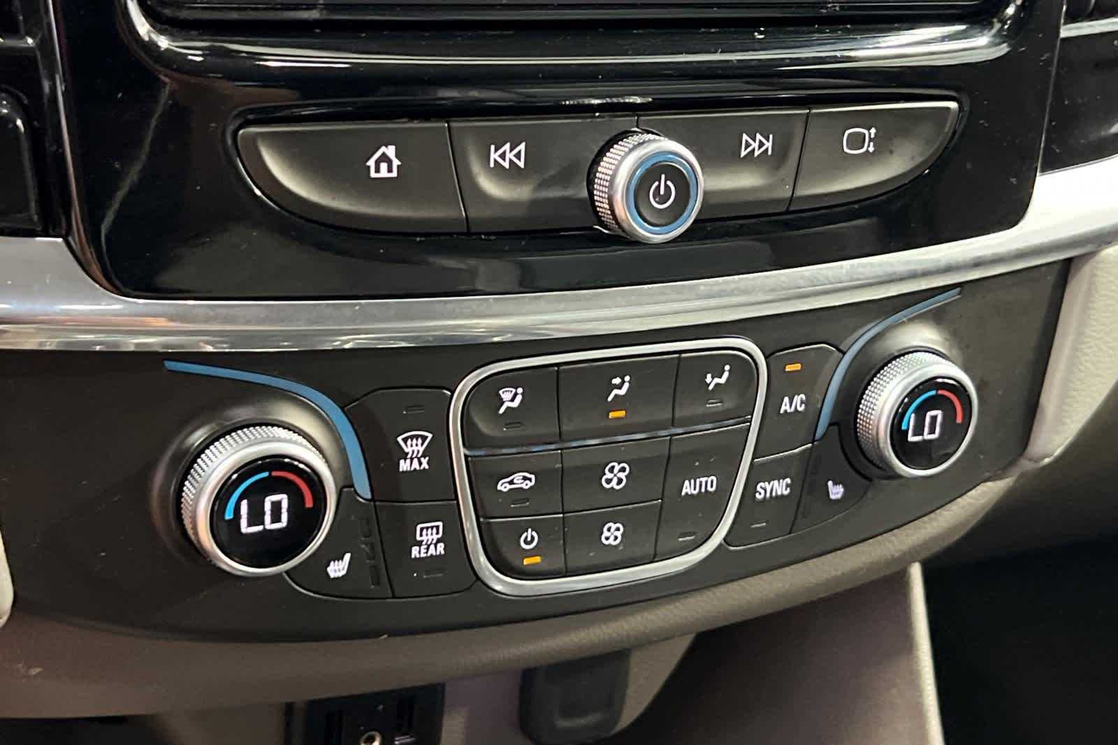Thumbnail: 2018 Chevrolet Traverse - 24