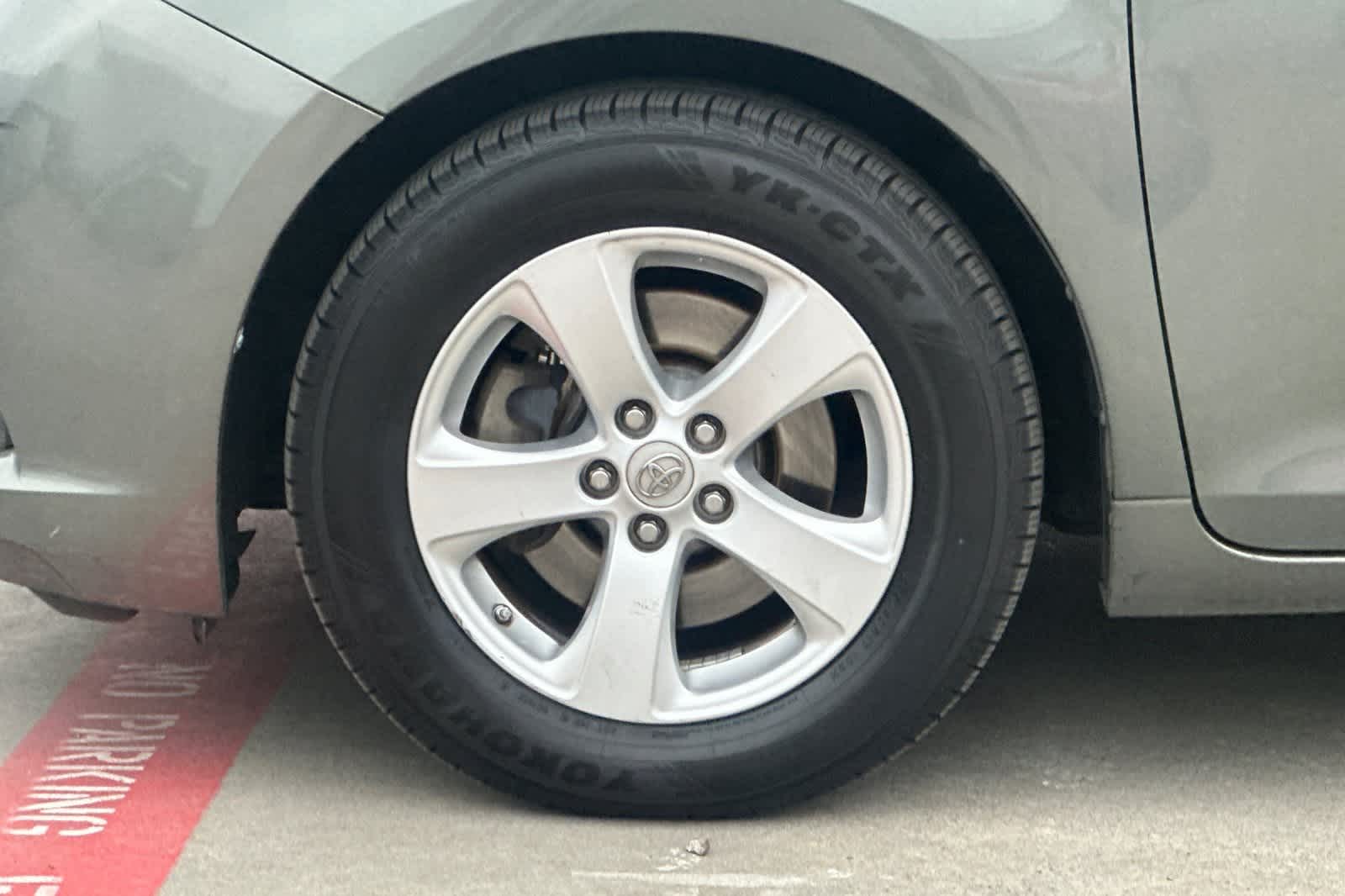 Thumbnail: 2014 Toyota Sienna - 36