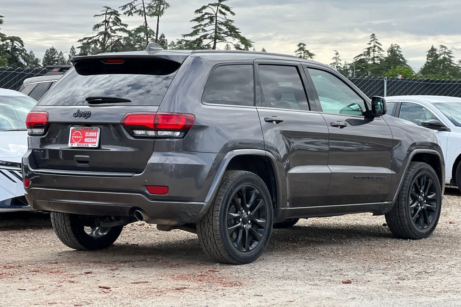 Thumbnail: 2018 Jeep Grand Cherokee - 3