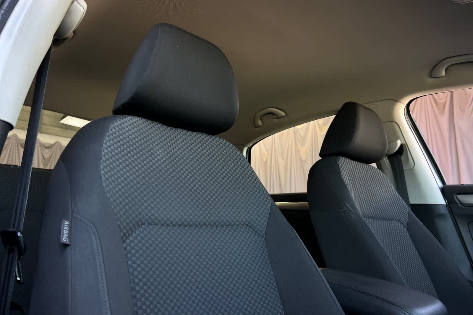 Thumbnail: 2012 Volkswagen Passat - 18