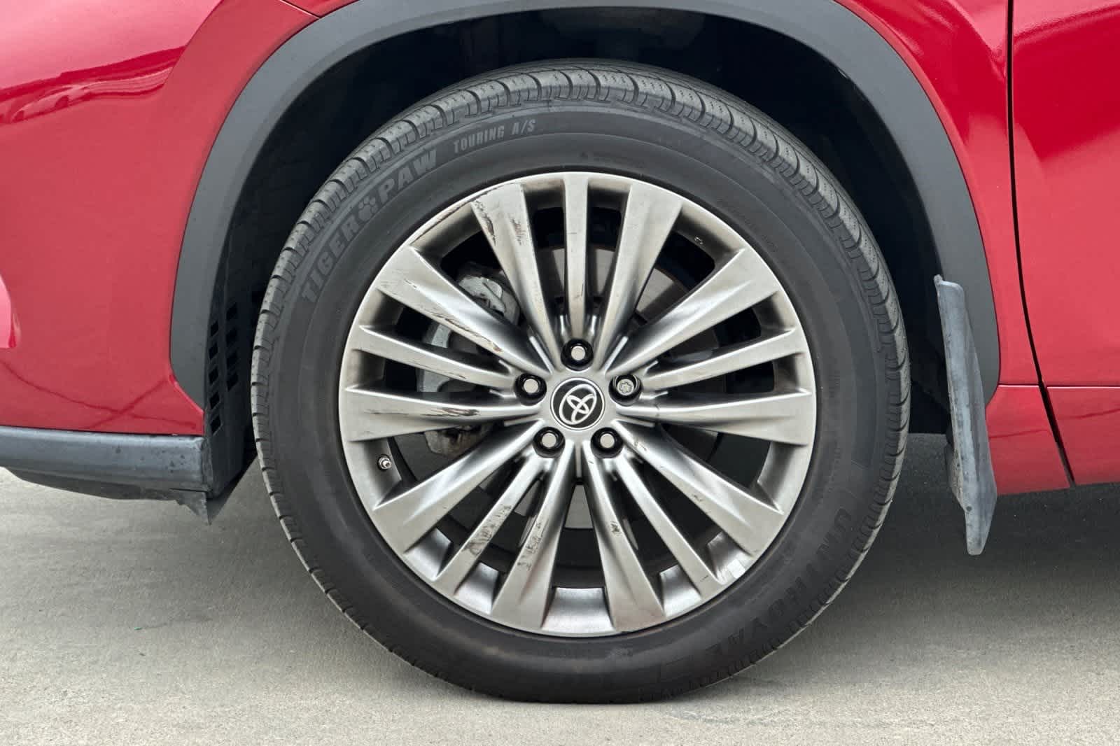 Thumbnail: 2022 Toyota Highlander - 28