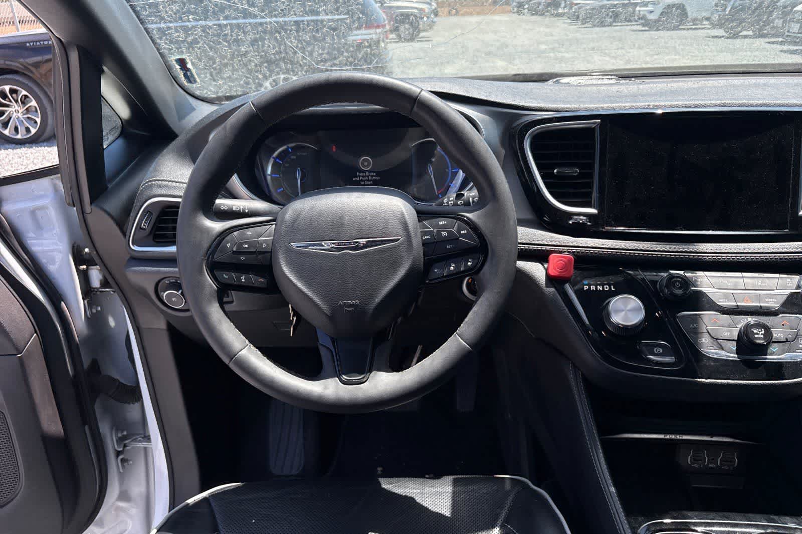 Thumbnail: 2022 Chrysler Pacifica - 16