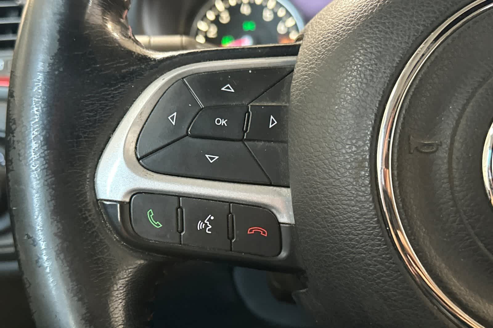 Thumbnail: 2016 Jeep Renegade - 26