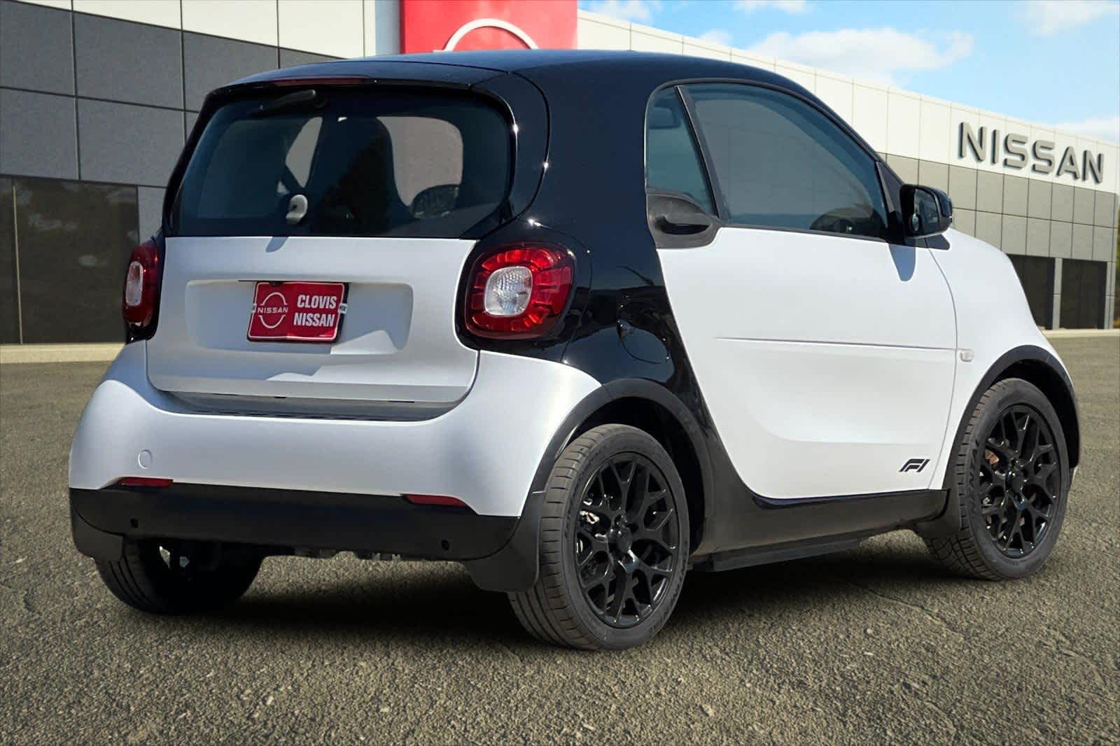 Thumbnail: 2018 smart fortwo - 3