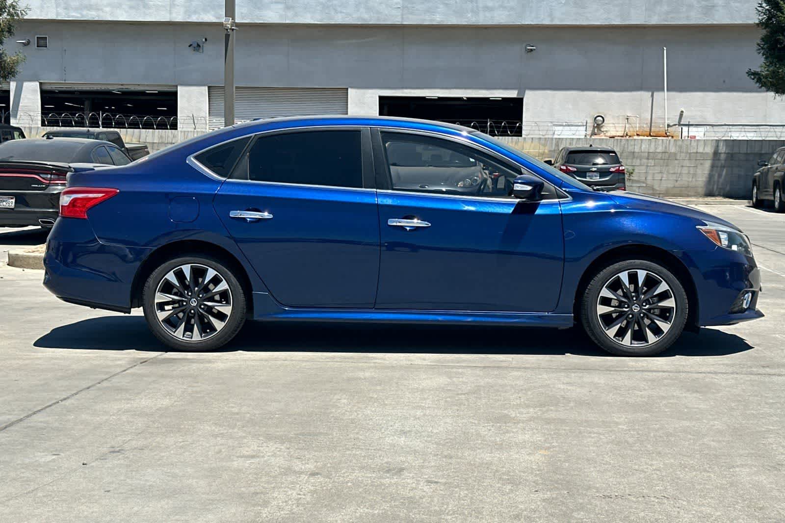 Thumbnail: 2016 Nissan Sentra - 9