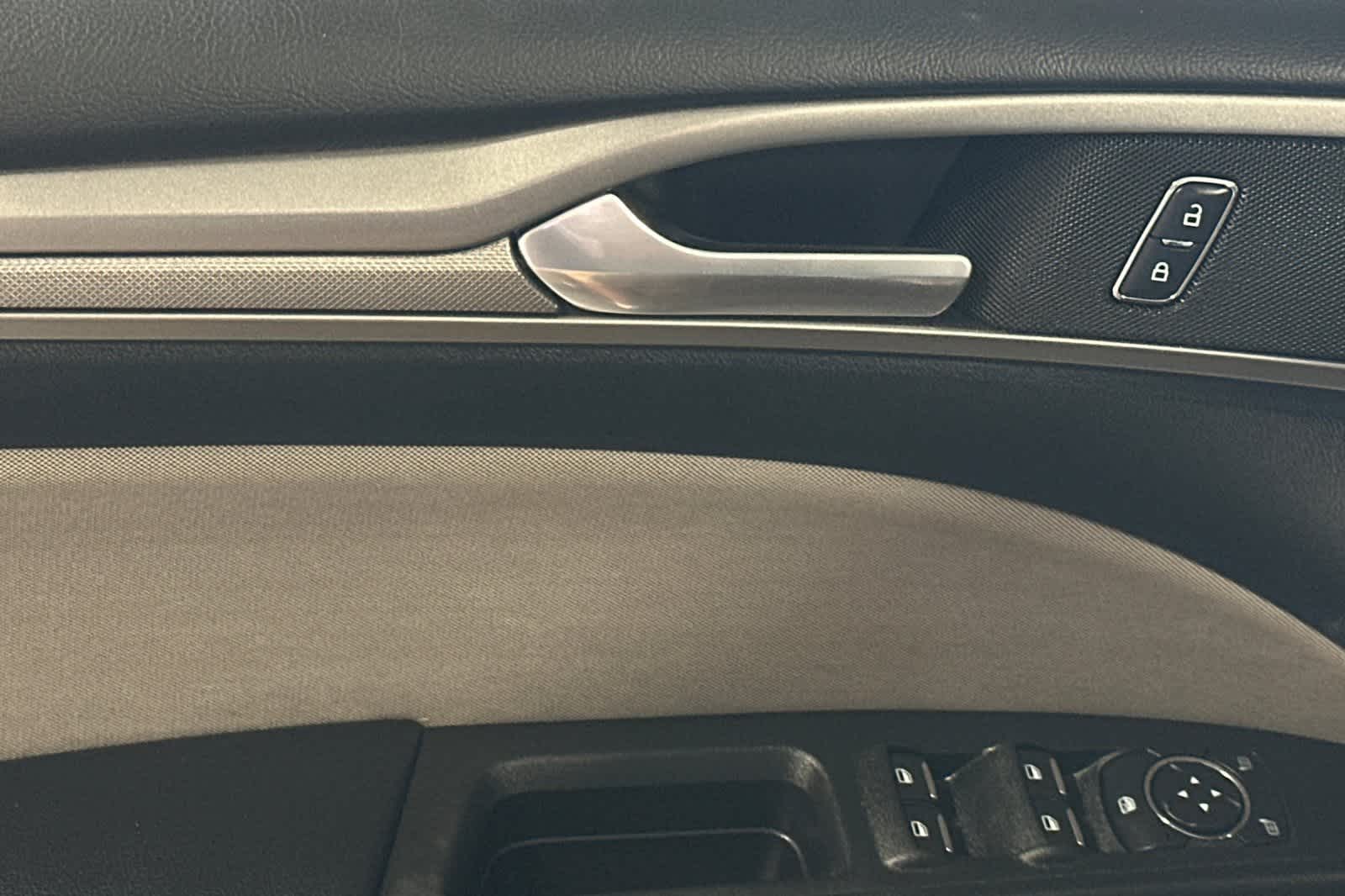 Thumbnail: 2017 Ford Fusion - 15