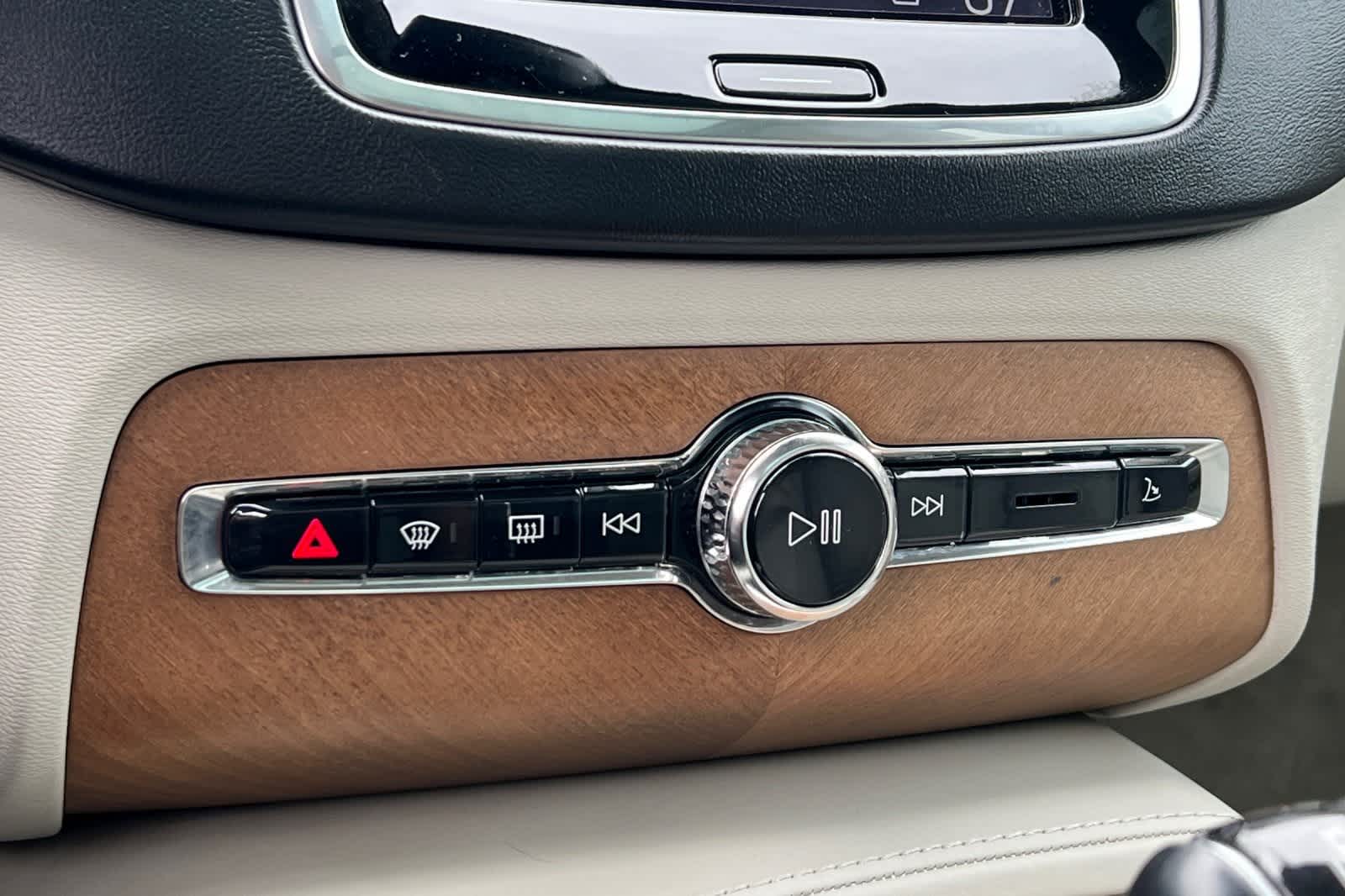 Thumbnail: 2016 Volvo XC90 - 23