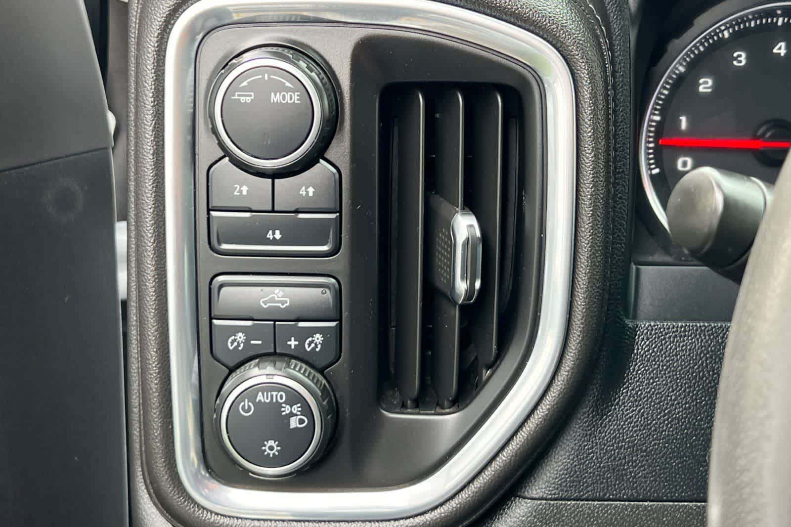 Thumbnail: 2022 Chevrolet Silverado 2500 - 31