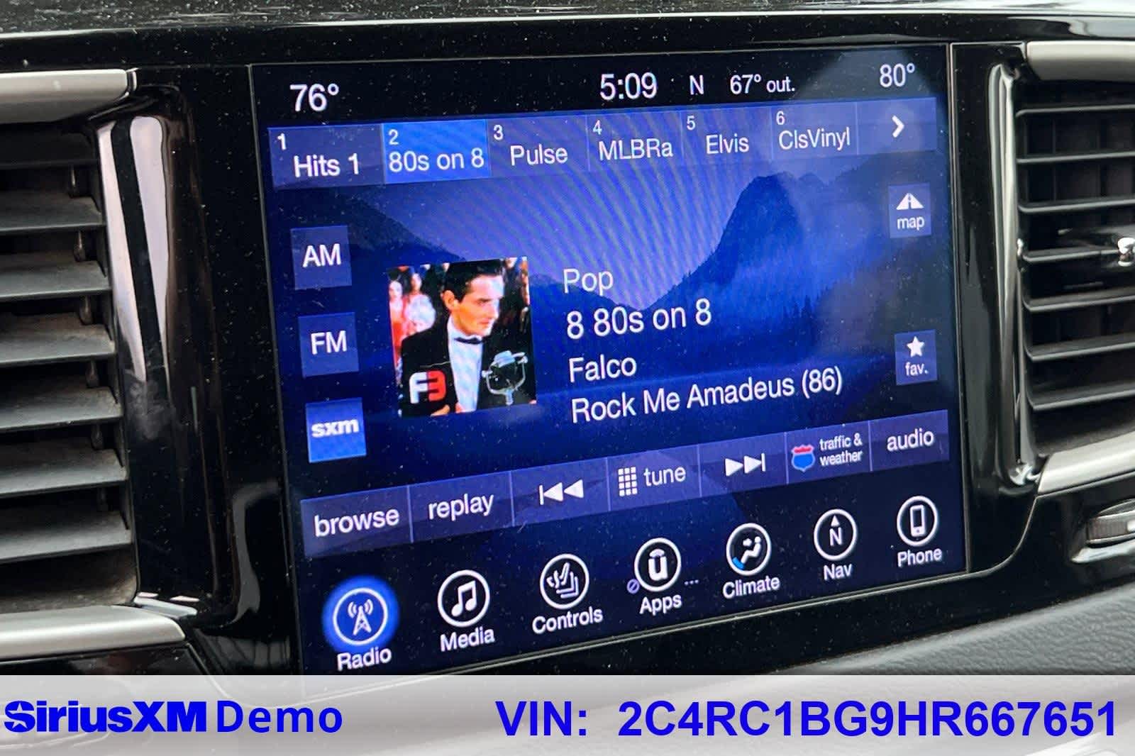 Thumbnail: 2017 Chrysler Pacifica - 32