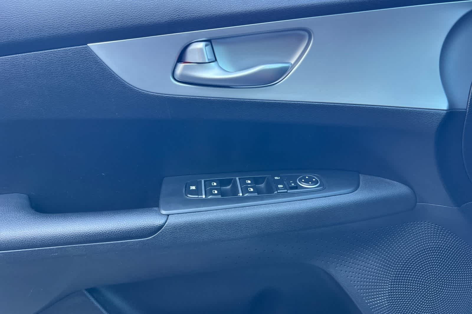 Thumbnail: 2023 Kia Forte - 15