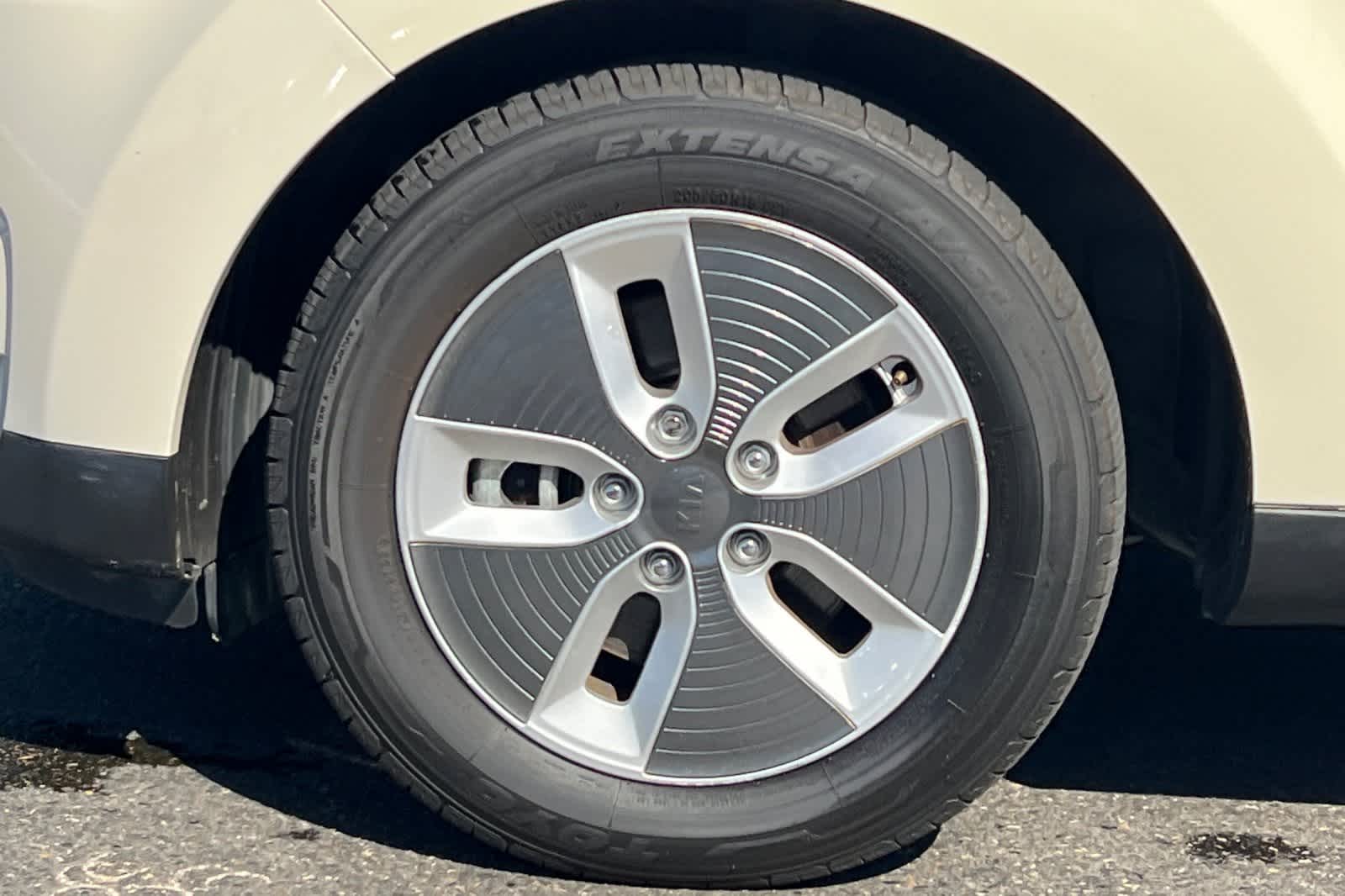 Thumbnail: 2017 Kia Soul EV - 12
