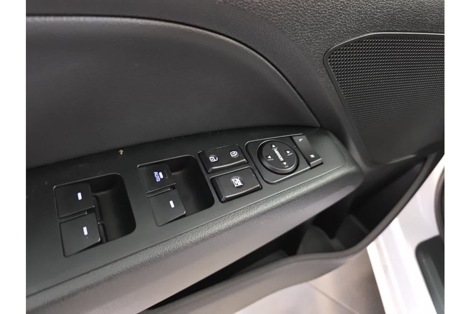 Thumbnail: 2017 Hyundai Elantra - 16