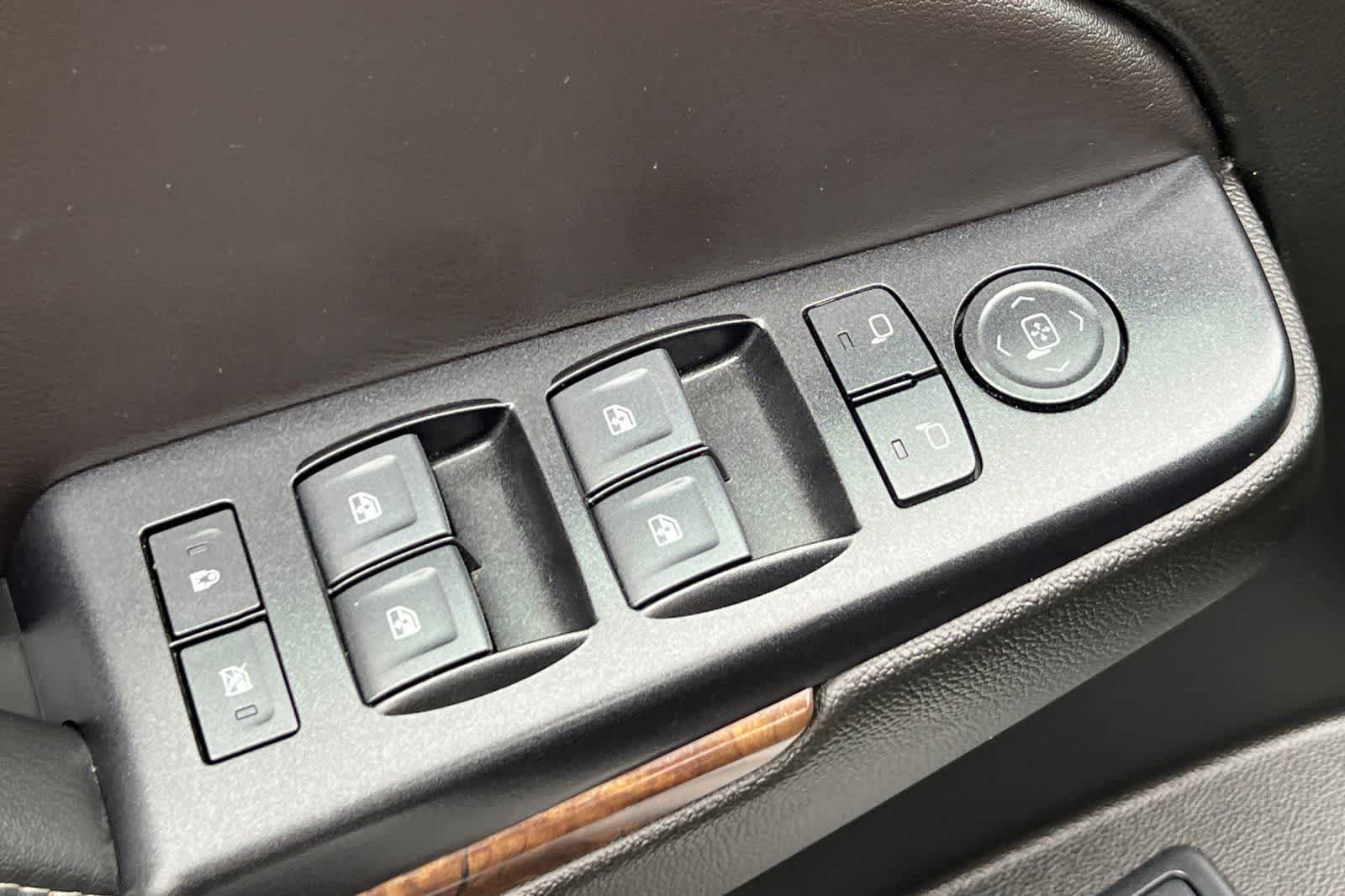 Thumbnail: 2019 Chevrolet Suburban - 14