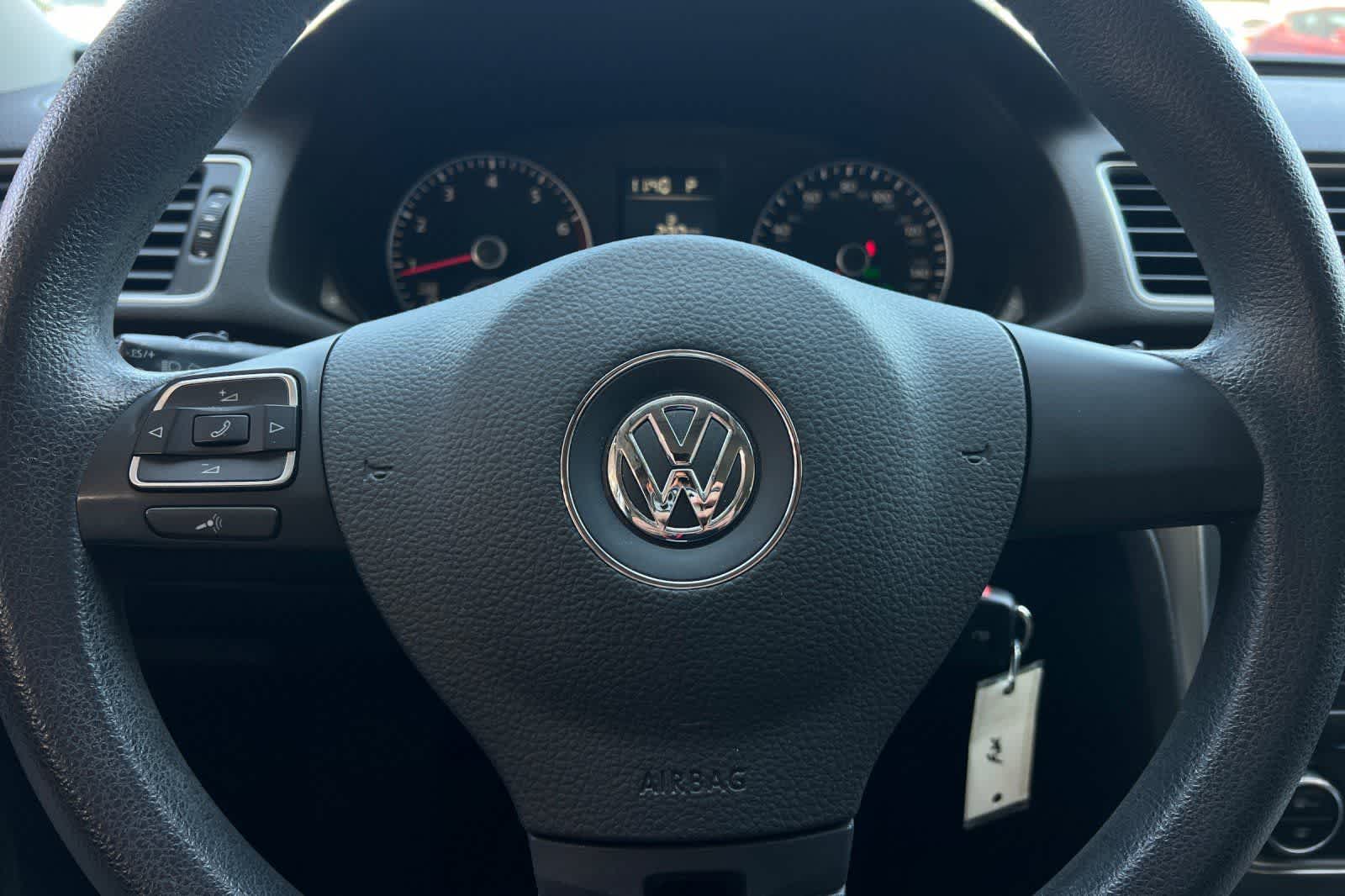 Thumbnail: 2012 Volkswagen Passat - 22