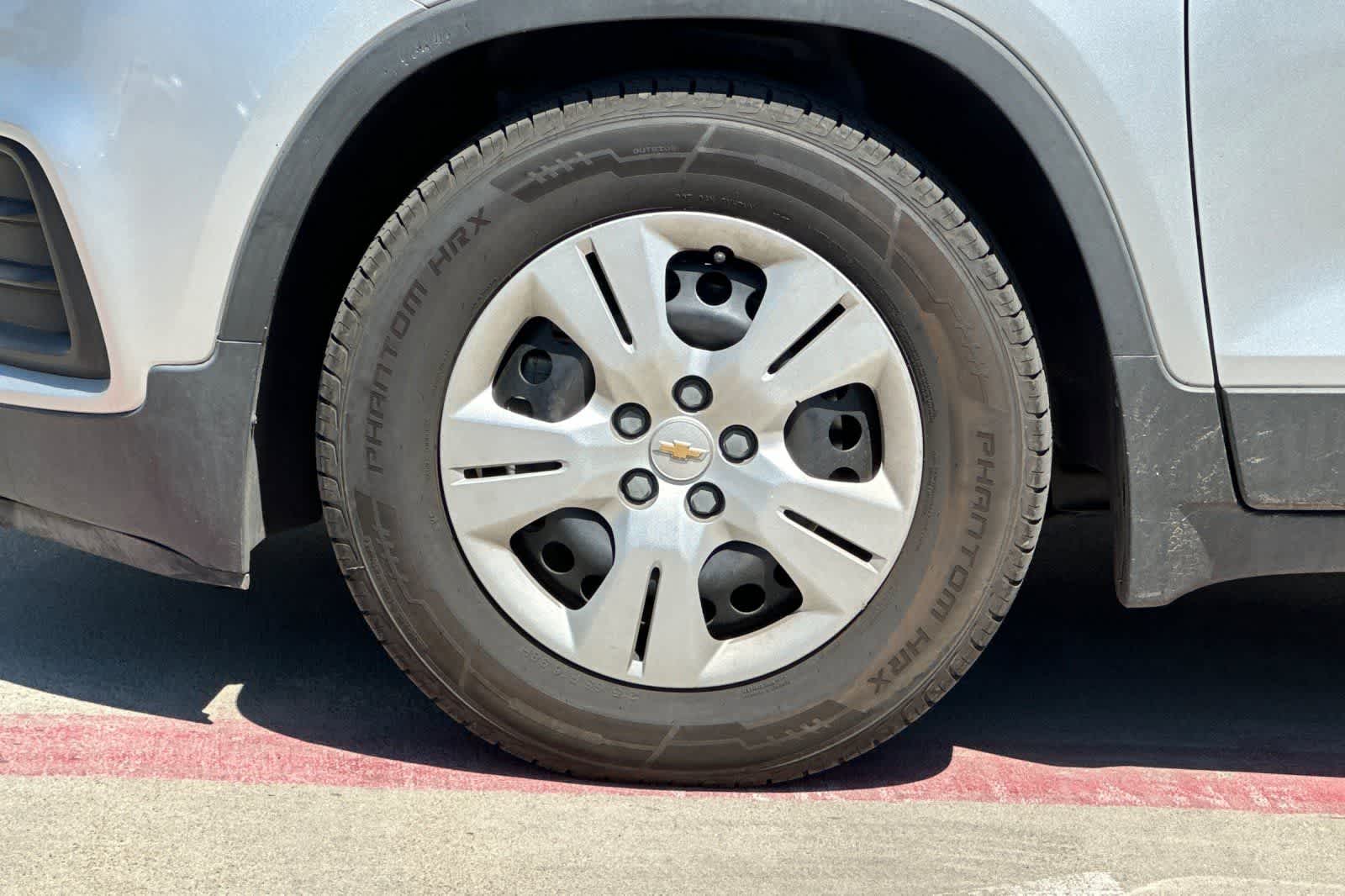 Thumbnail: 2017 Chevrolet Trax - 12