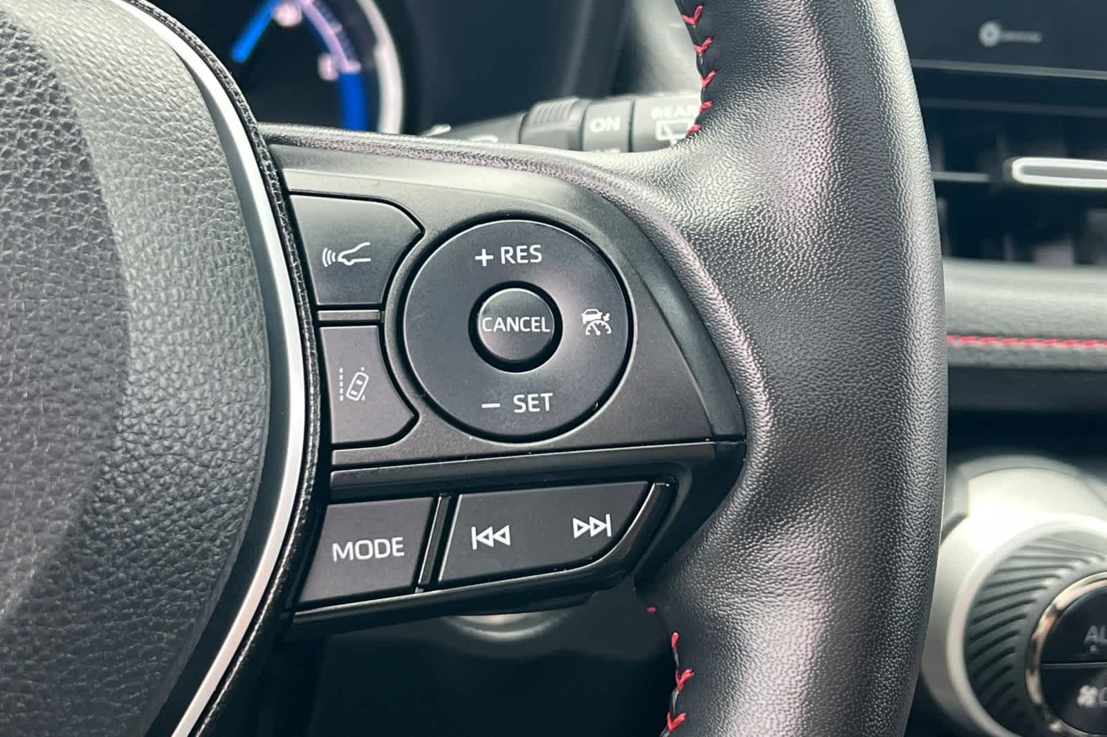 Thumbnail: 2021 Toyota RAV4 - 31