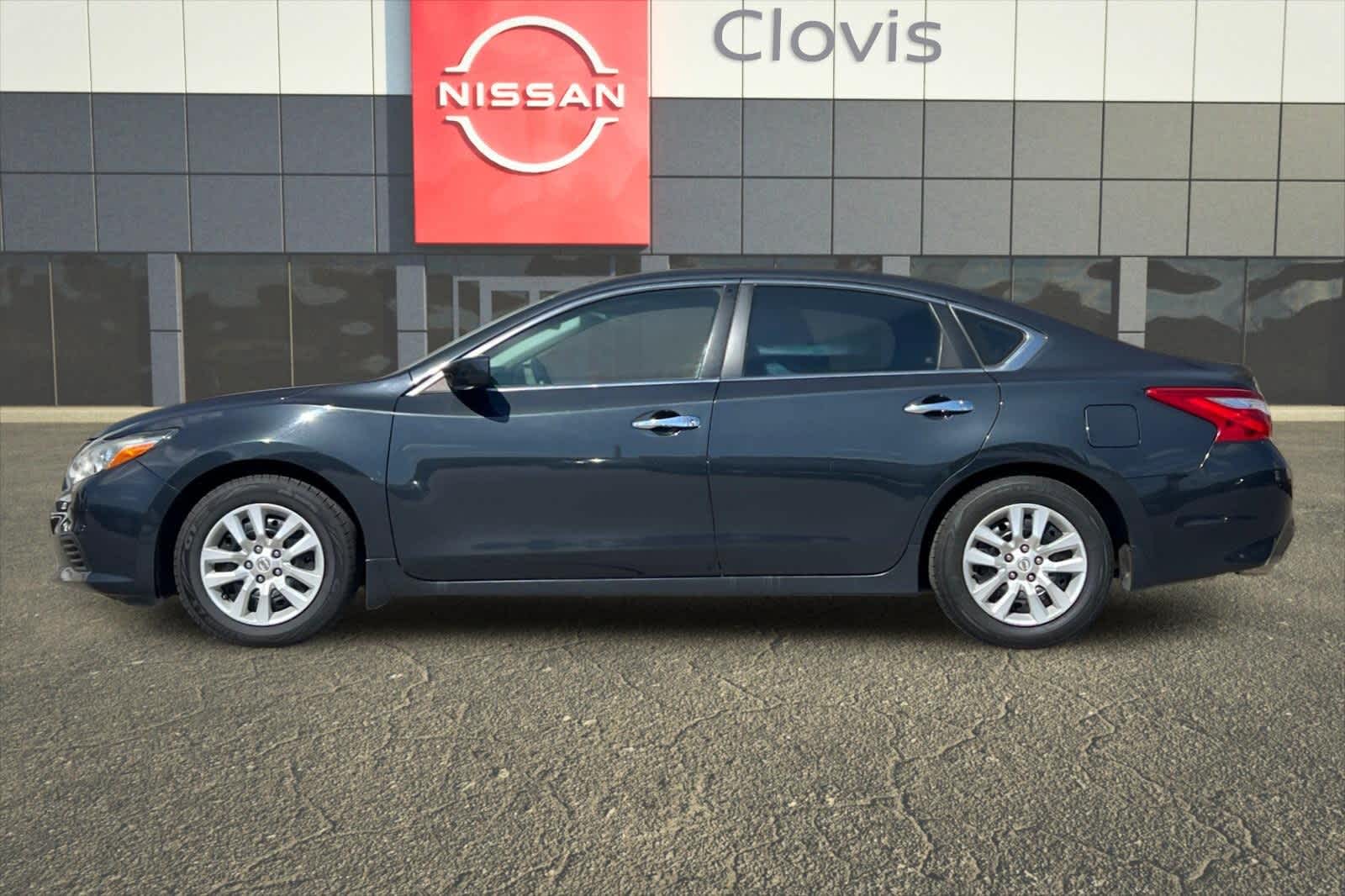 Thumbnail: 2017 Nissan Altima - 6