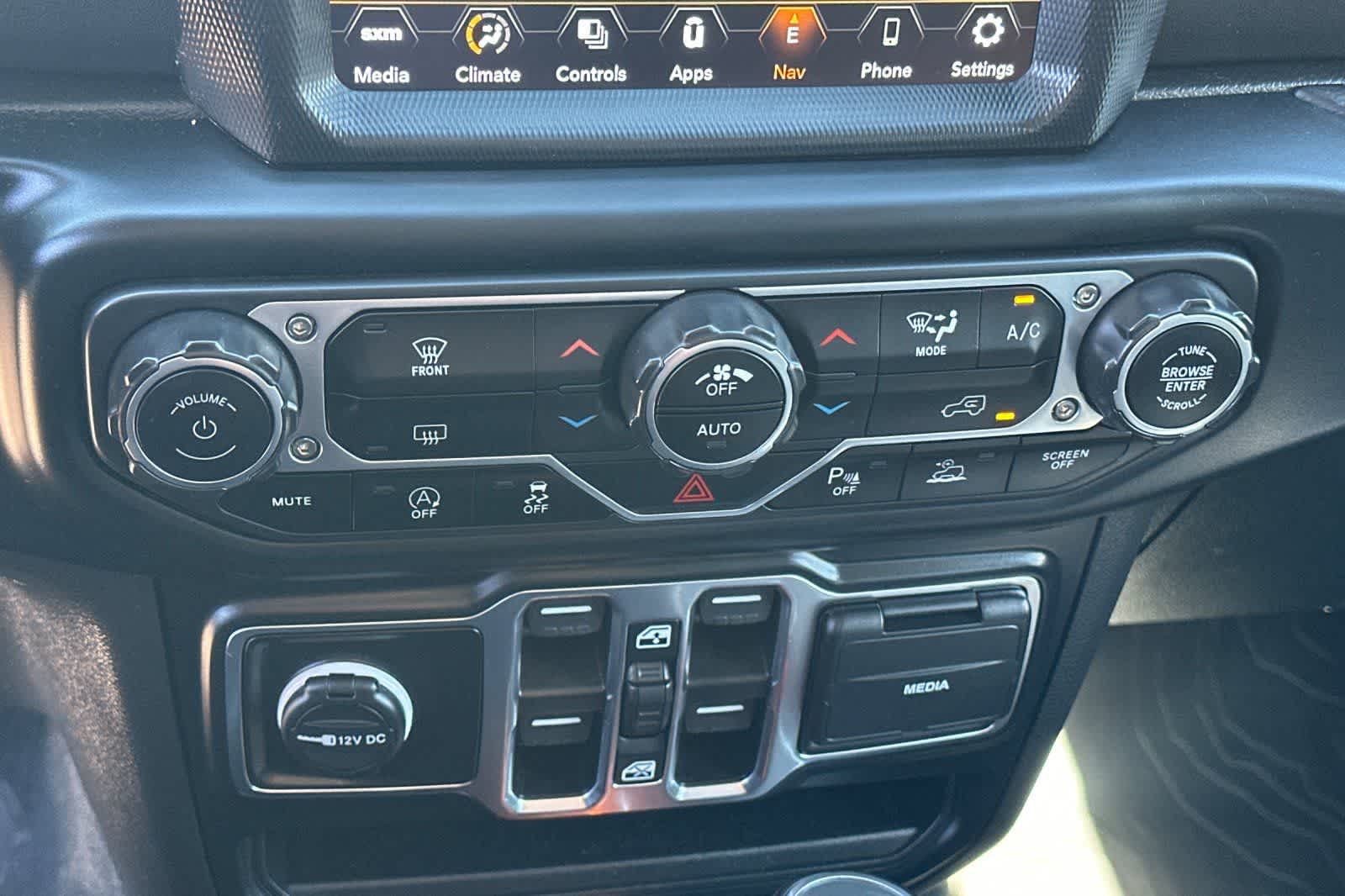 Thumbnail: 2023 Jeep Gladiator - 21