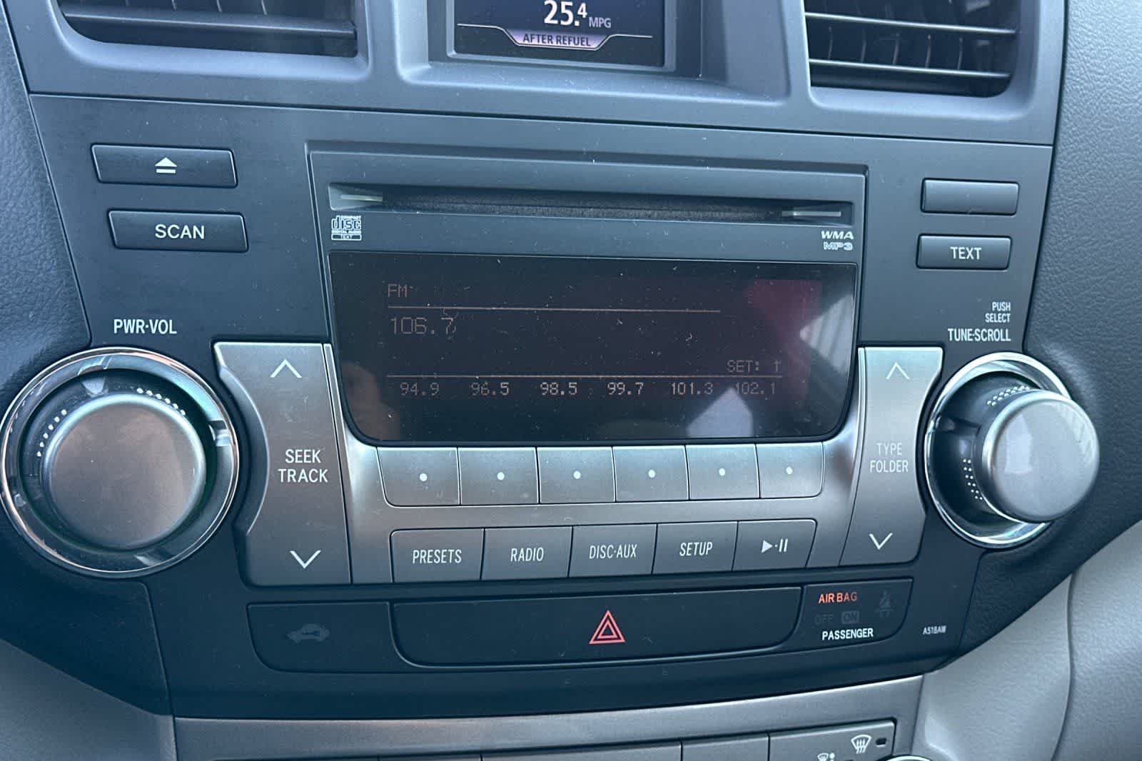 Thumbnail: 2011 Toyota Highlander - 21