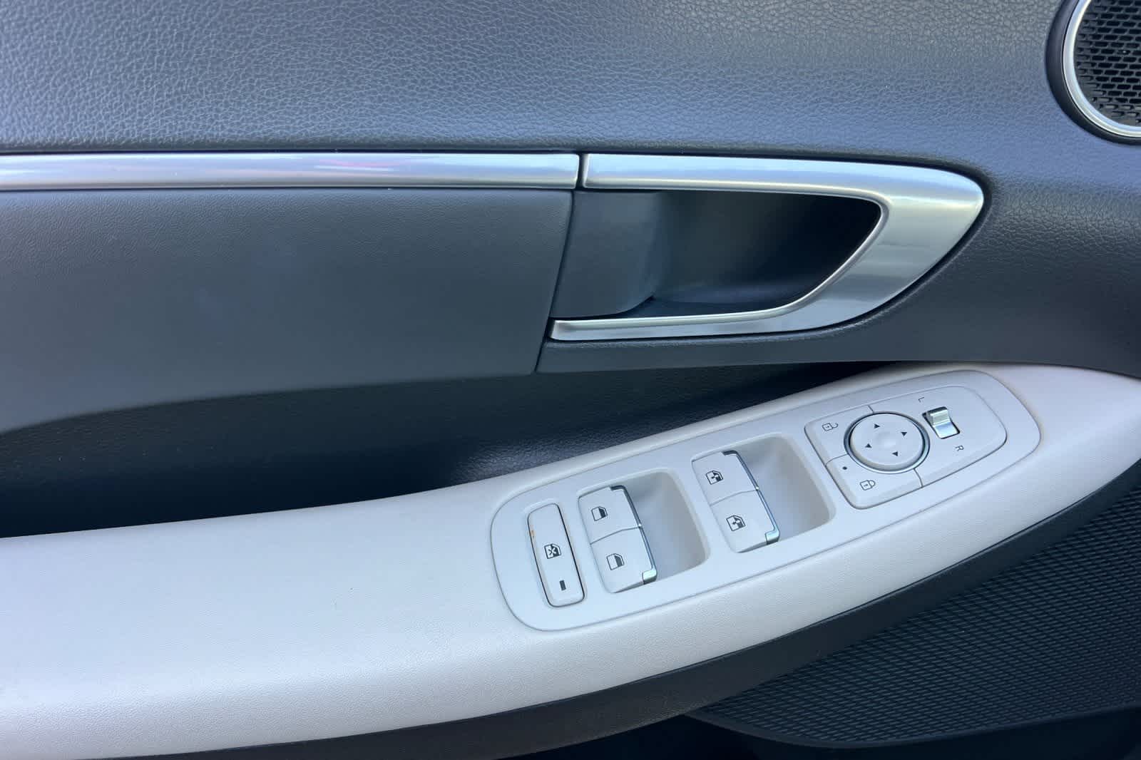 Thumbnail: 2023 Hyundai Sonata - 13