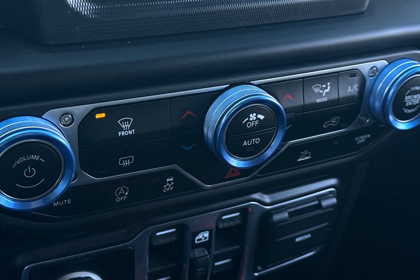 Thumbnail: 2021 Jeep Gladiator - 23