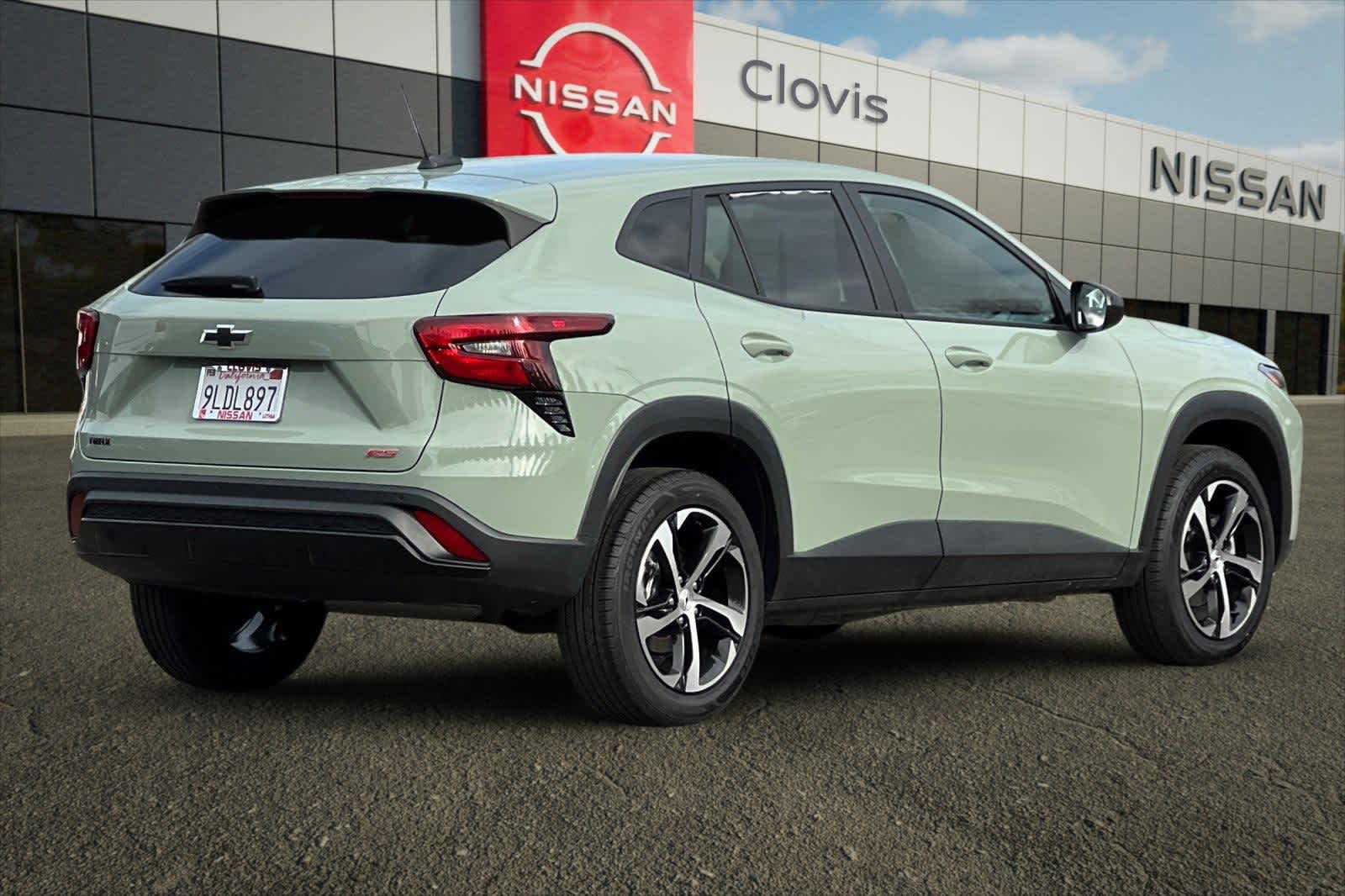 Thumbnail: 2024 Chevrolet Trax - 3