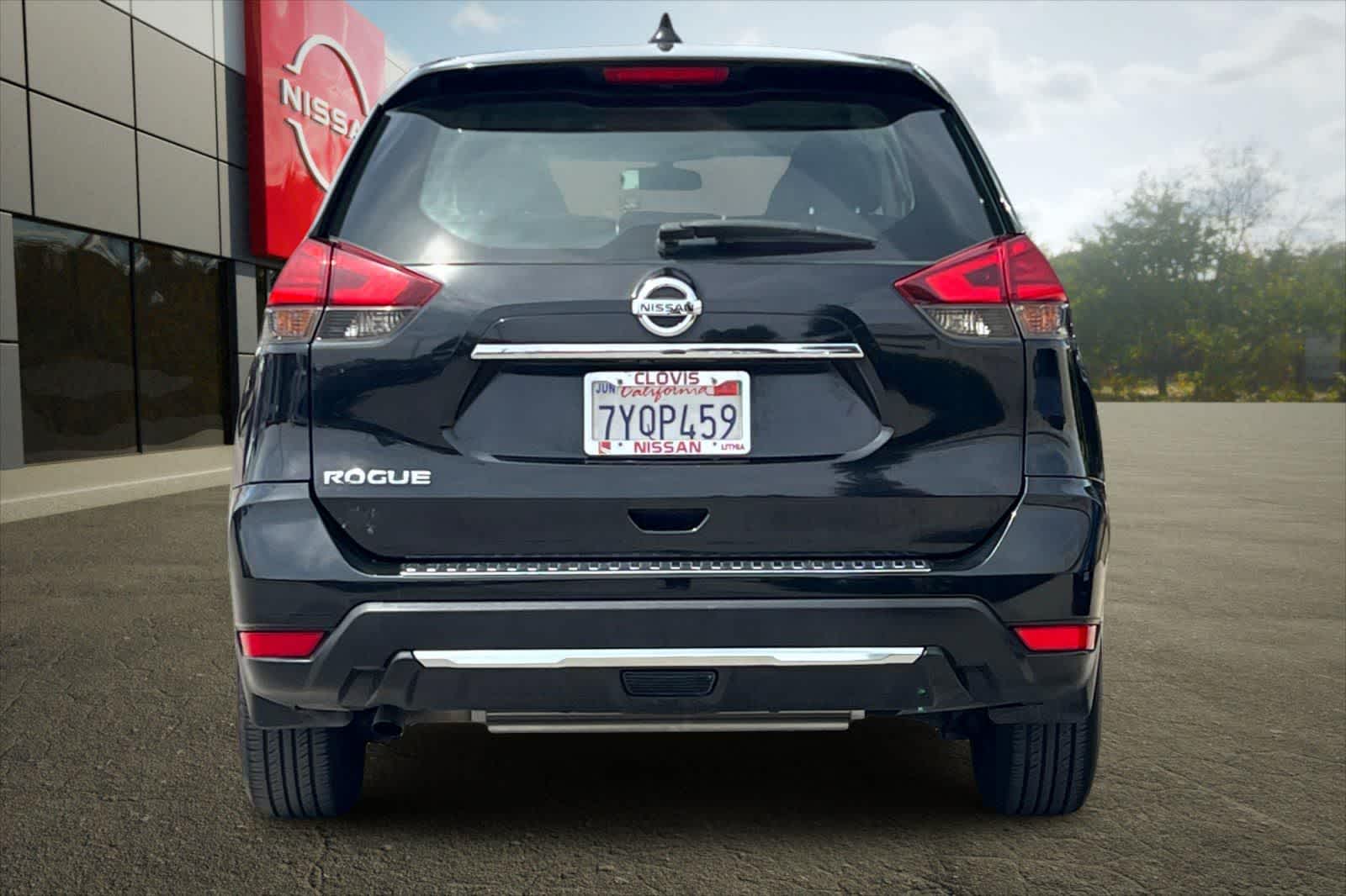 Thumbnail: 2017 Nissan Rogue - 8