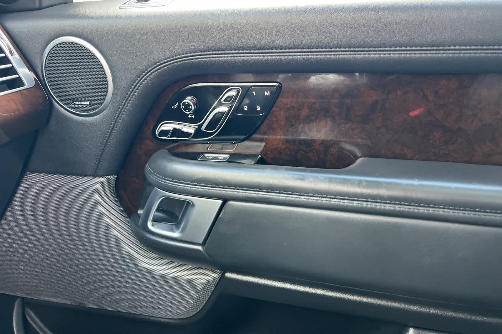 Thumbnail: 2021 Land Rover Range Rover - 21