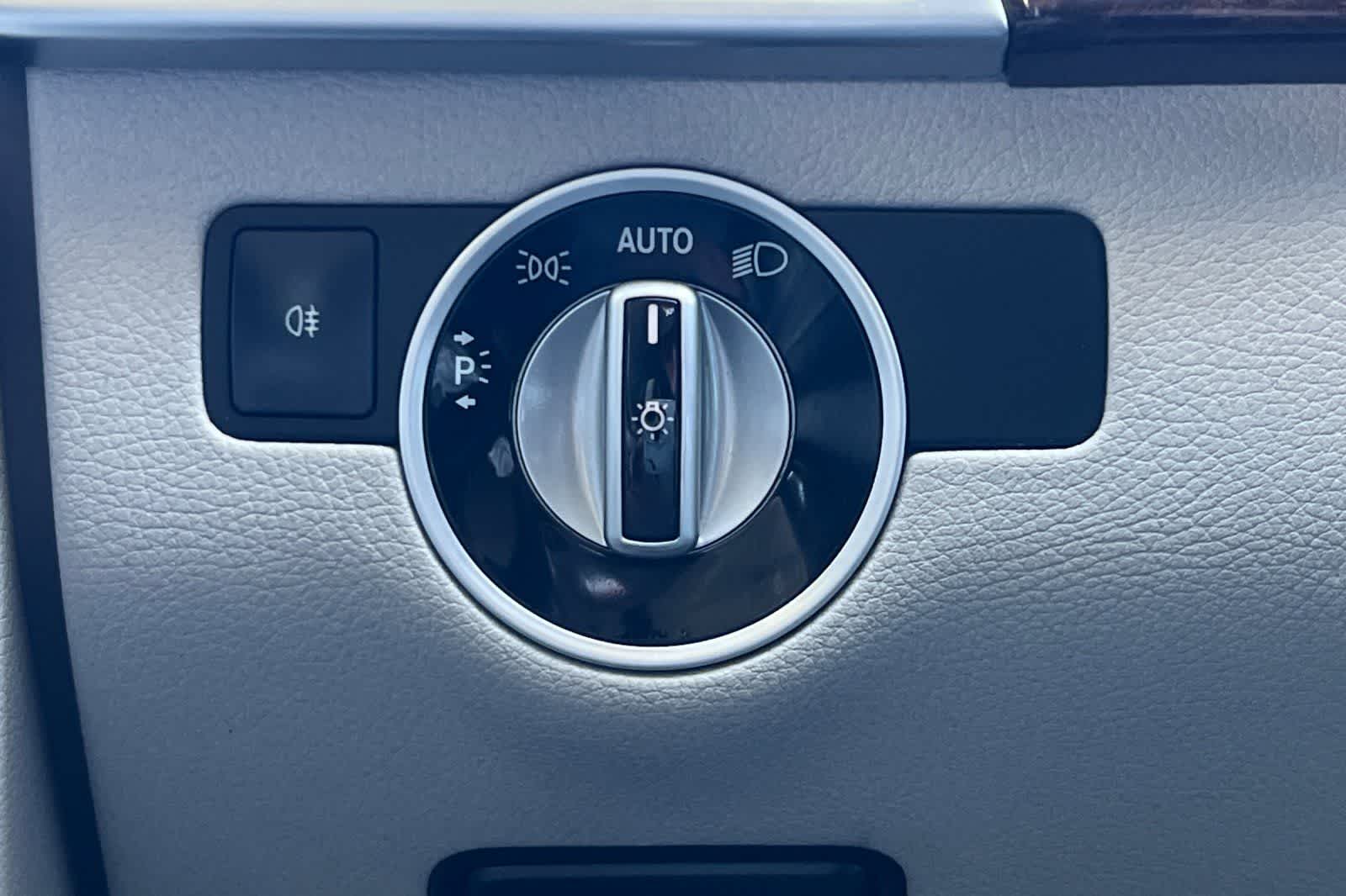 Thumbnail: 2012 Mercedes-Benz M-Class - 32