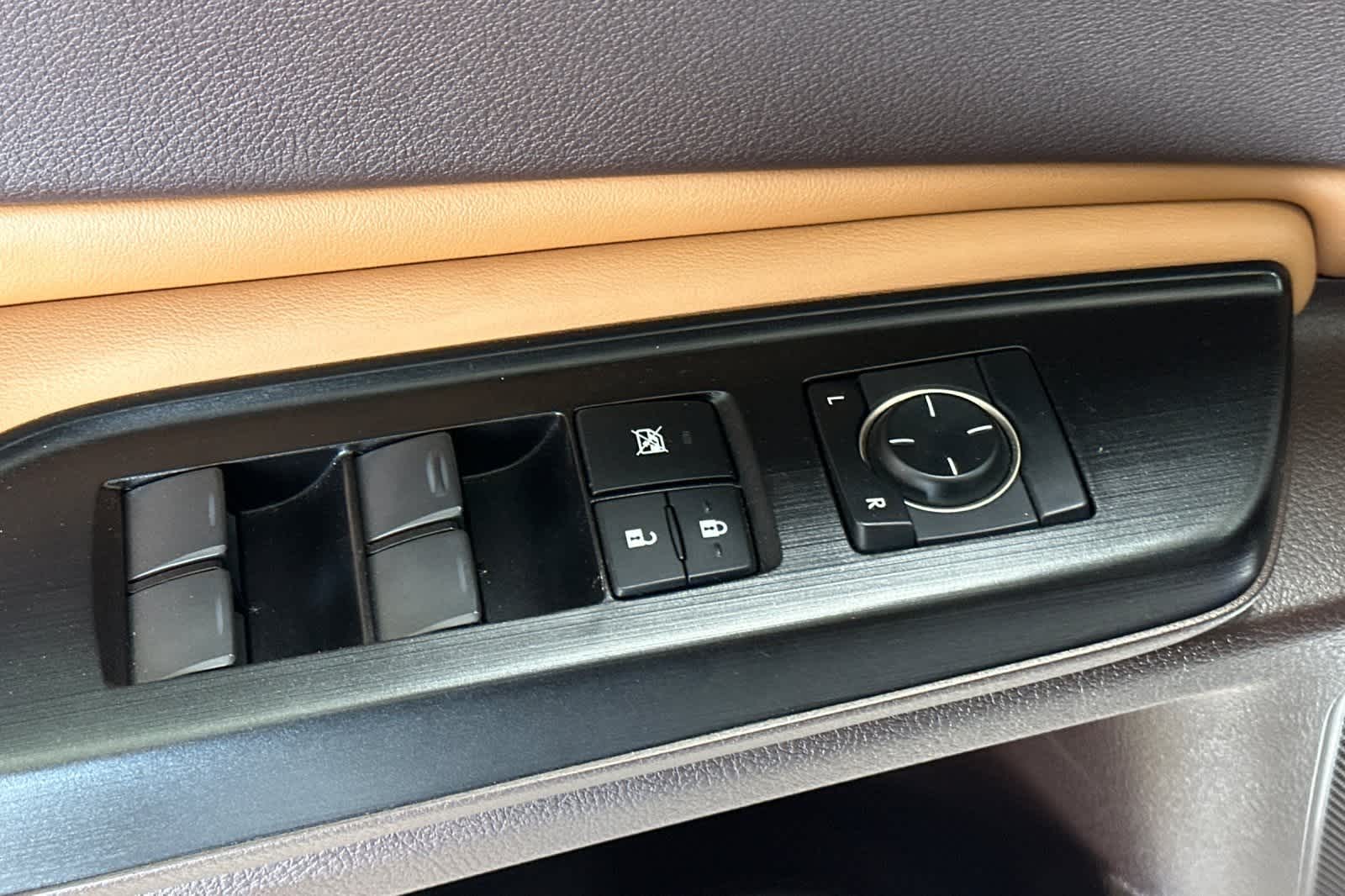 Thumbnail: 2019 Lexus ES - 16