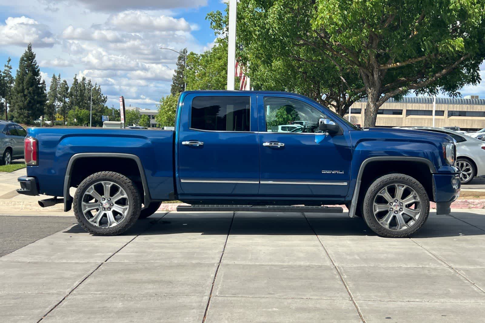 Thumbnail: 2017 GMC Sierra 1500 - 9